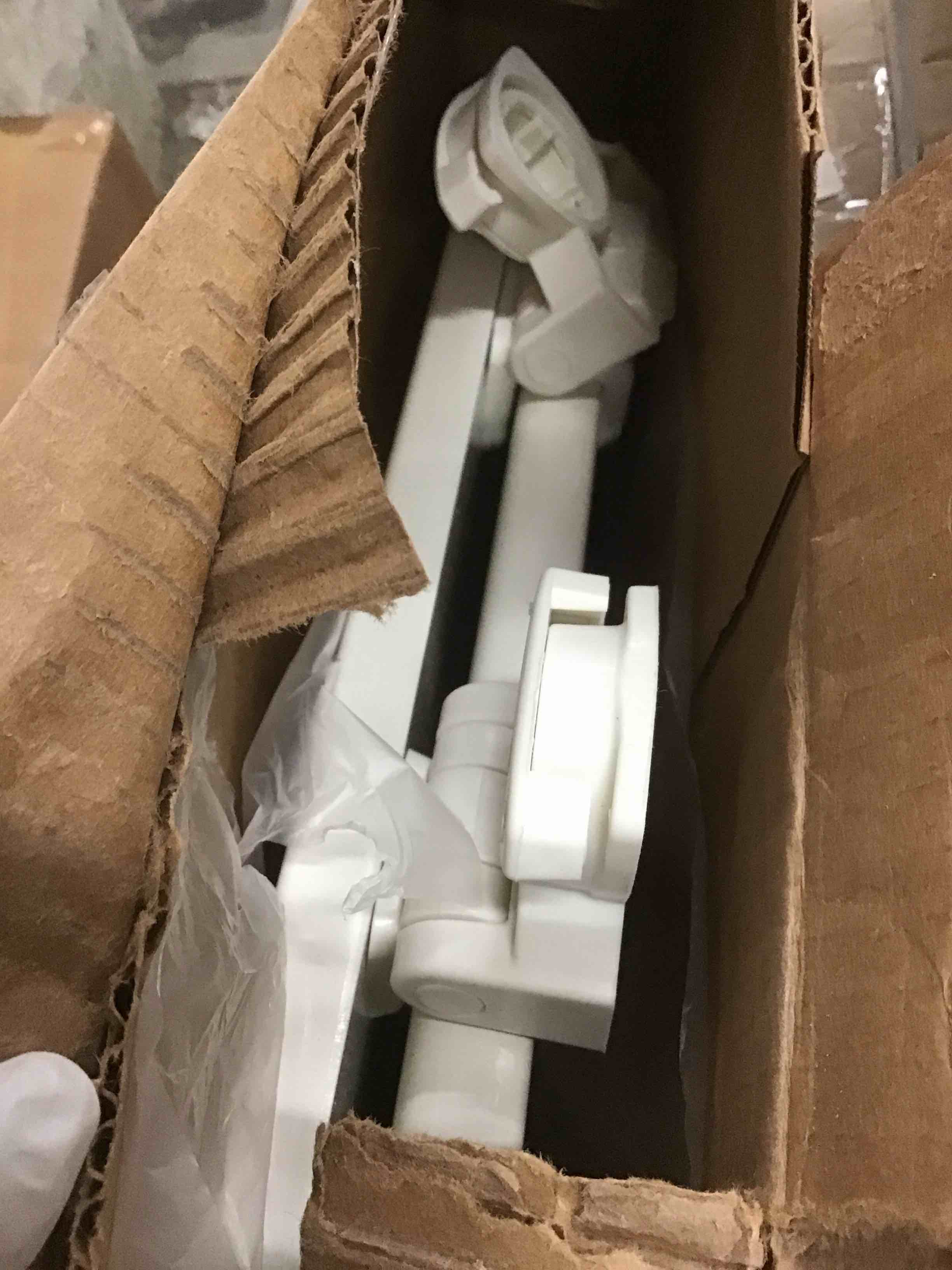https://s3.amazonaws.com/lotting-images-prod/bidfta/BLU5591601_1709750472668.jpeg