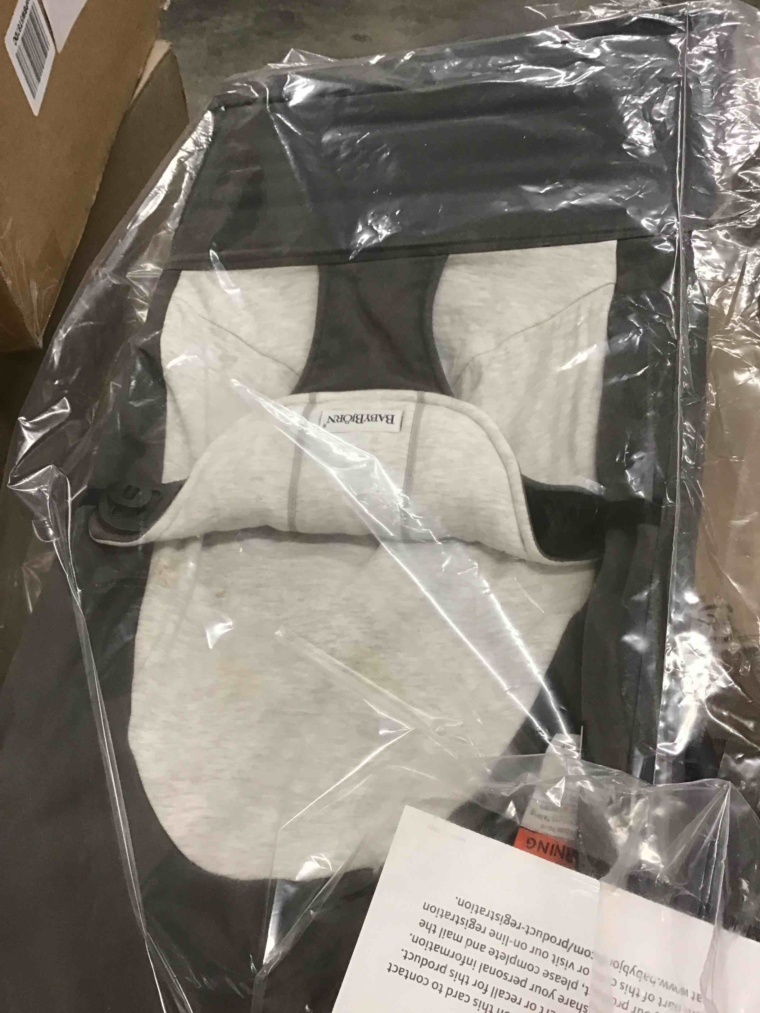 https://s3.amazonaws.com/lotting-images-prod/bidfta/BLU5591605_1709753306132.jpeg