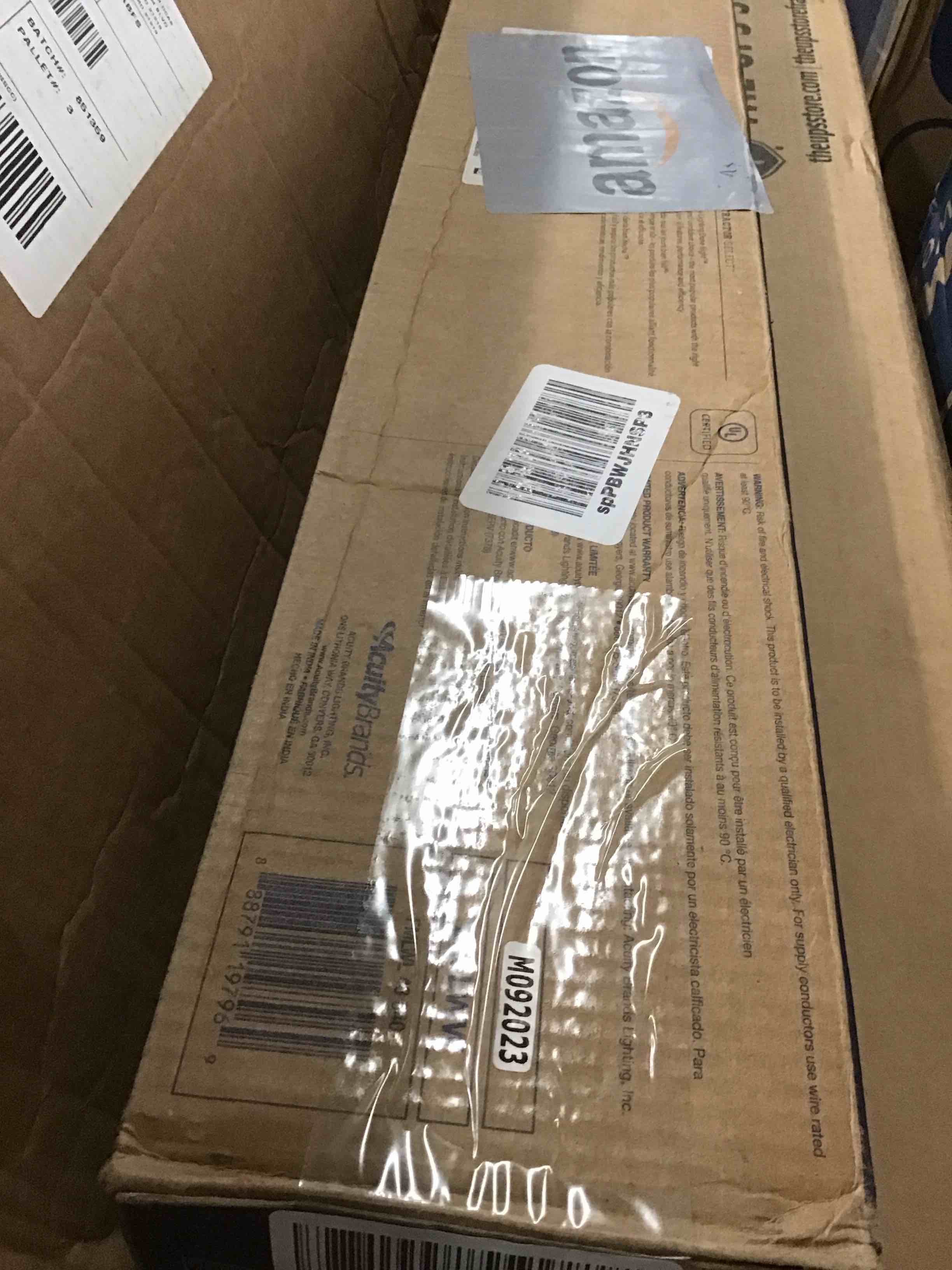 https://s3.amazonaws.com/lotting-images-prod/bidfta/BLU5592134_1711470025920.jpeg