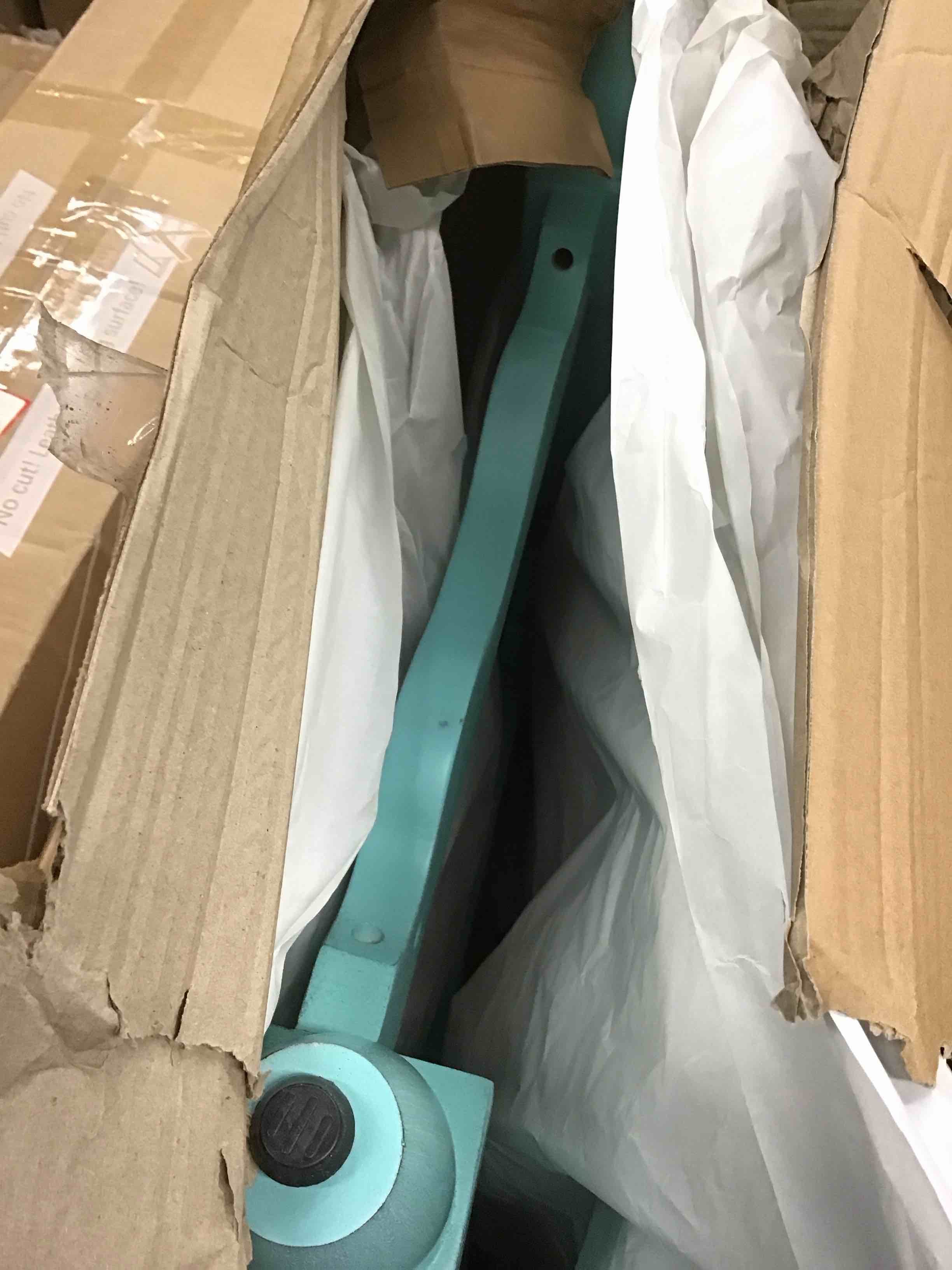 https://s3.amazonaws.com/lotting-images-prod/bidfta/BLU5592252_1712165420572.jpeg