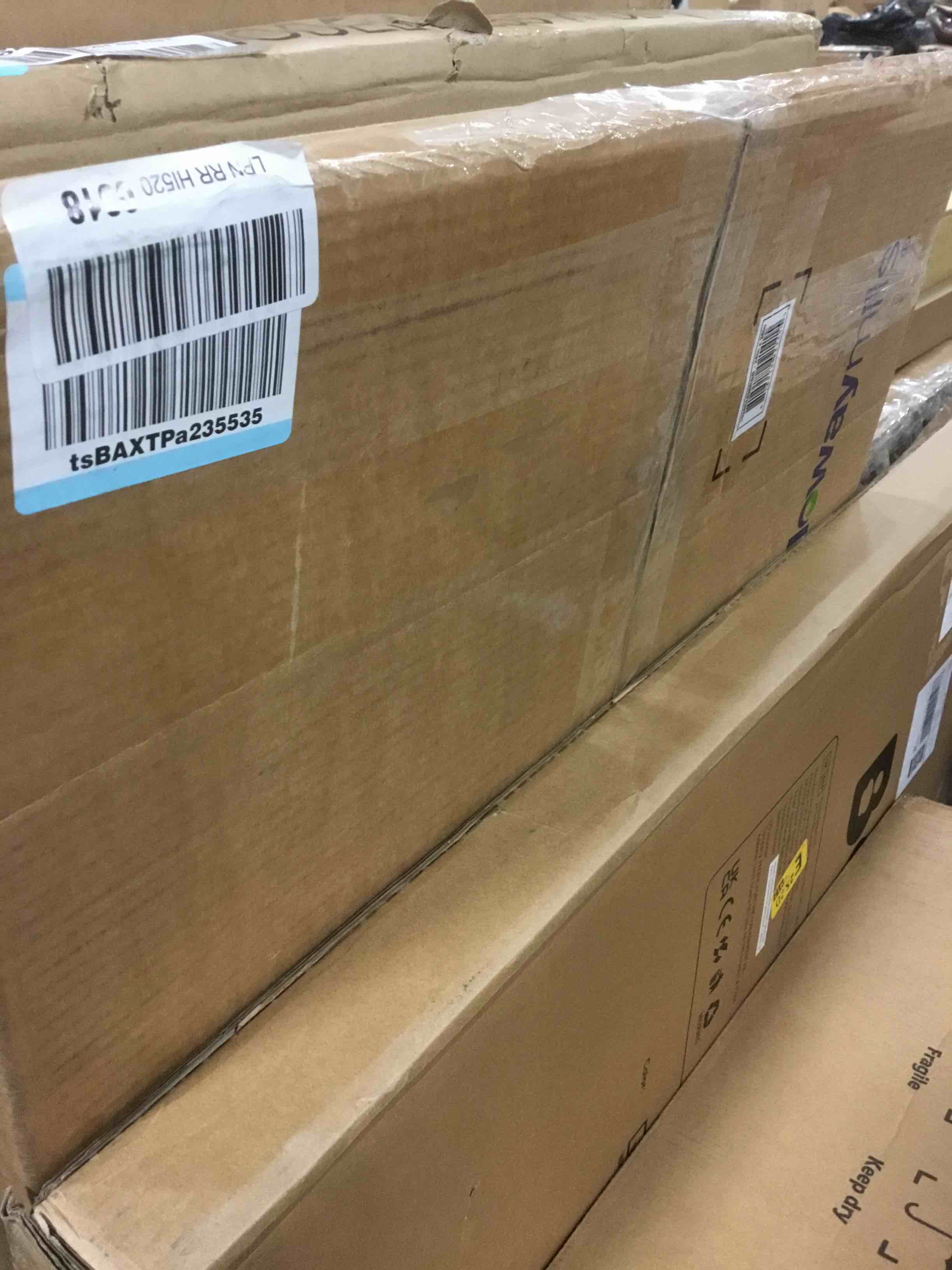 https://s3.amazonaws.com/lotting-images-prod/bidfta/BLU5592643_1703878860652.jpeg