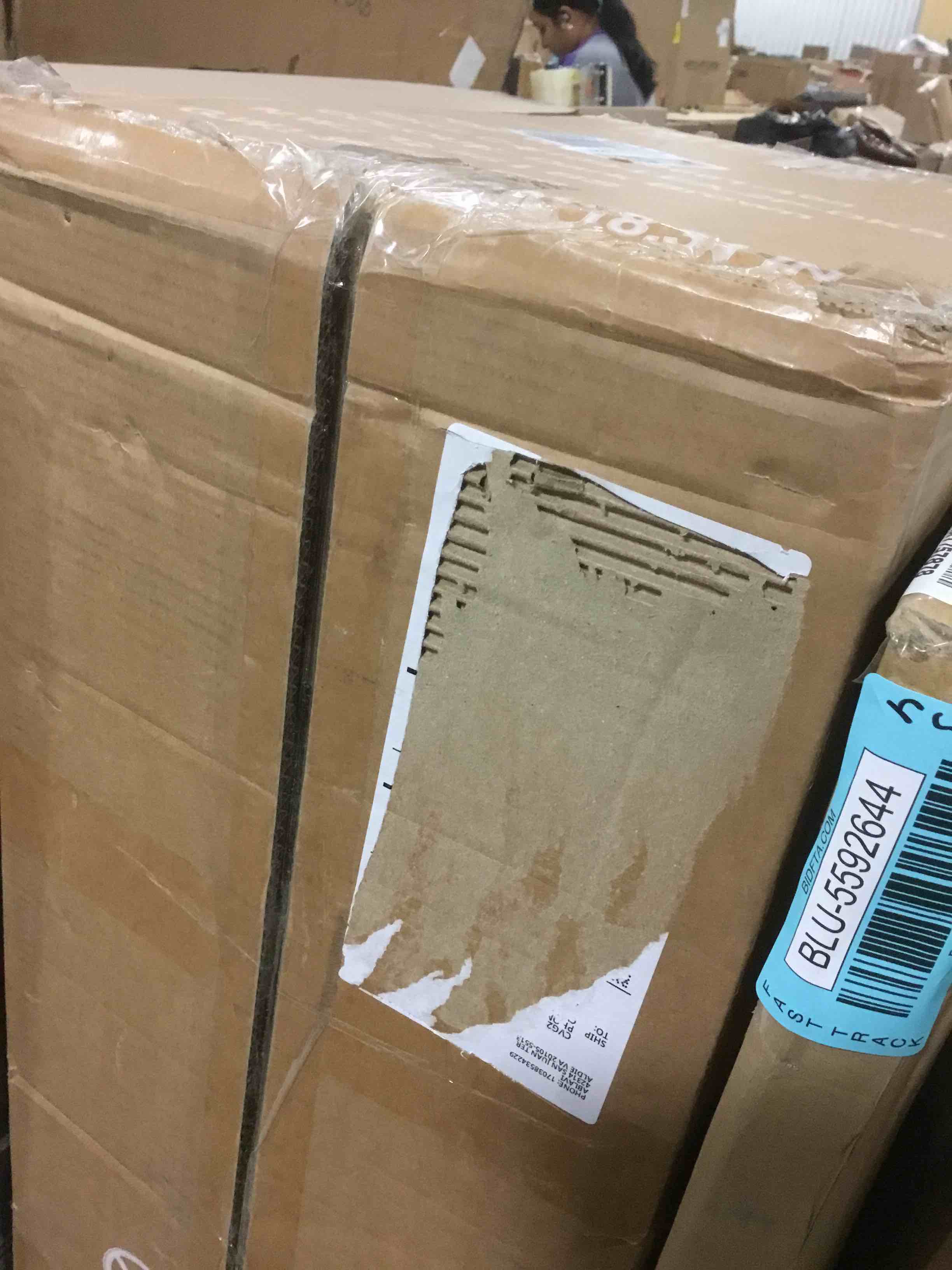 https://s3.amazonaws.com/lotting-images-prod/bidfta/BLU5592645_1703878962320.jpeg