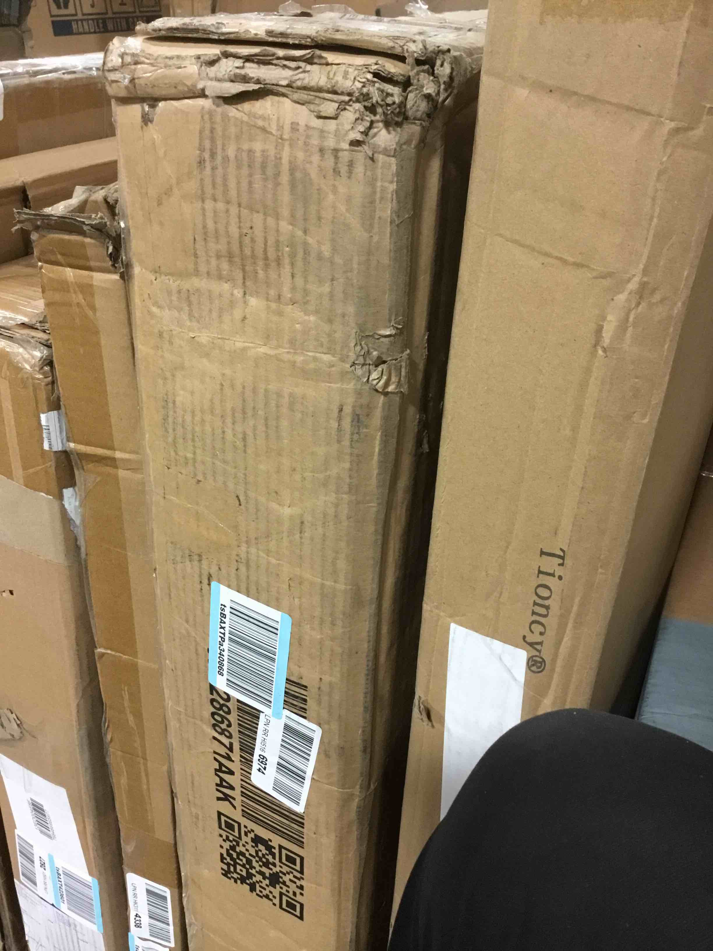 https://s3.amazonaws.com/lotting-images-prod/bidfta/BLU5592650_1703879994328.jpeg