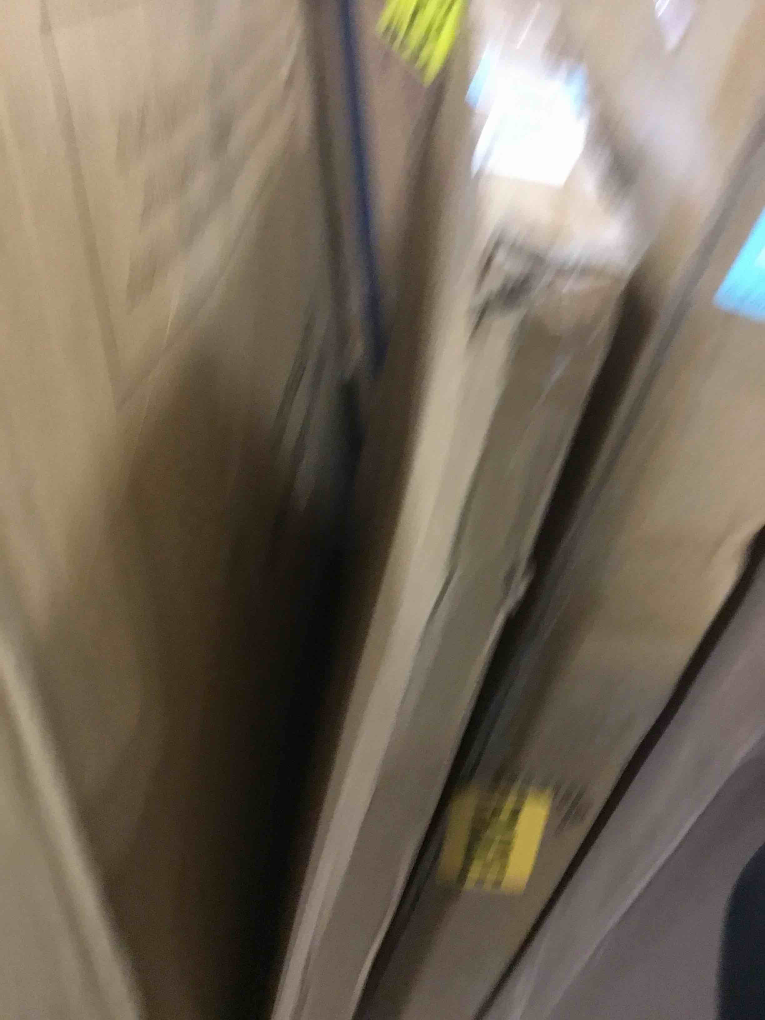 https://s3.amazonaws.com/lotting-images-prod/bidfta/BLU5592660_1703880914838.jpeg