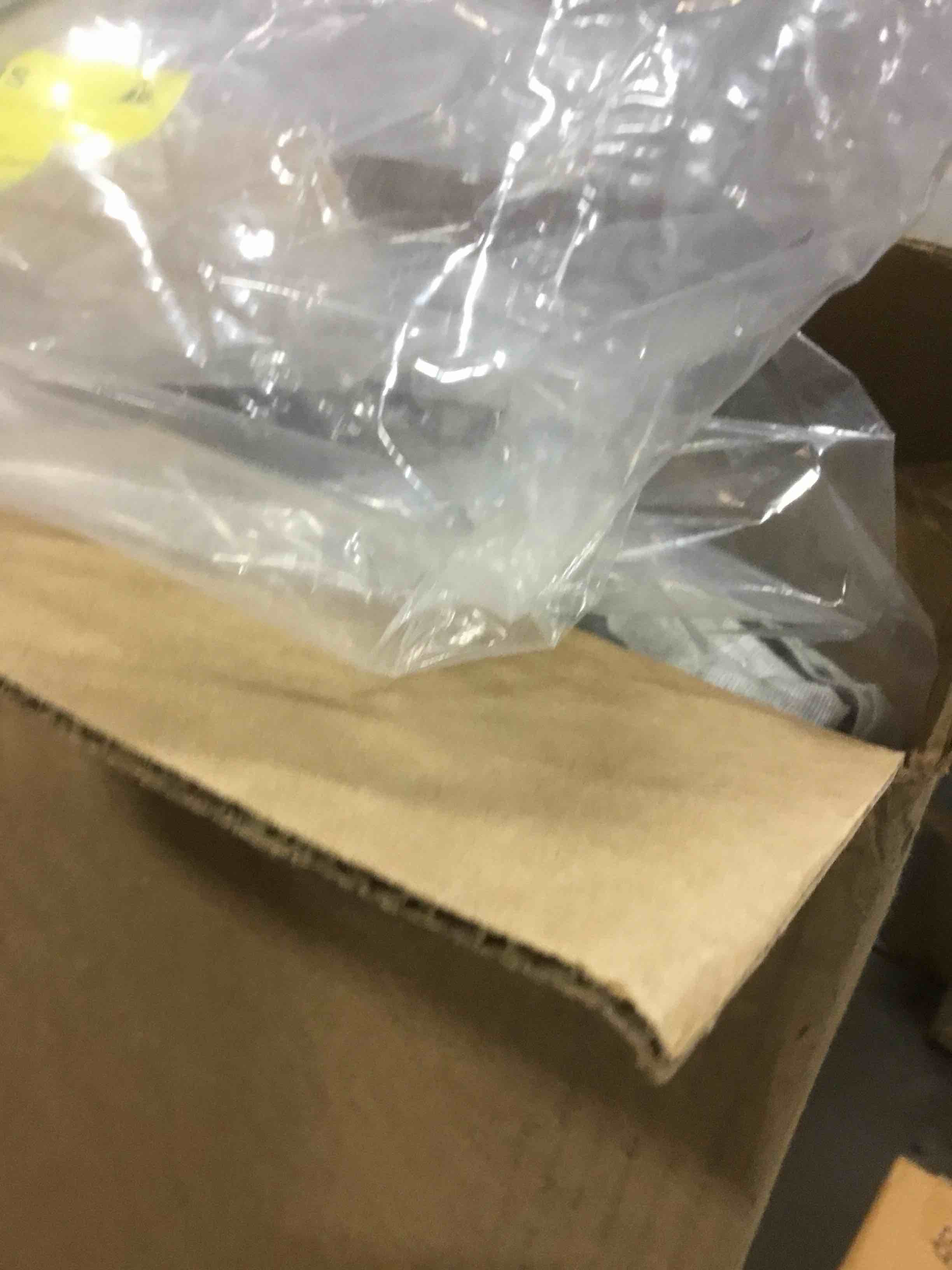 https://s3.amazonaws.com/lotting-images-prod/bidfta/BLU5592690_1703884058560.jpeg
