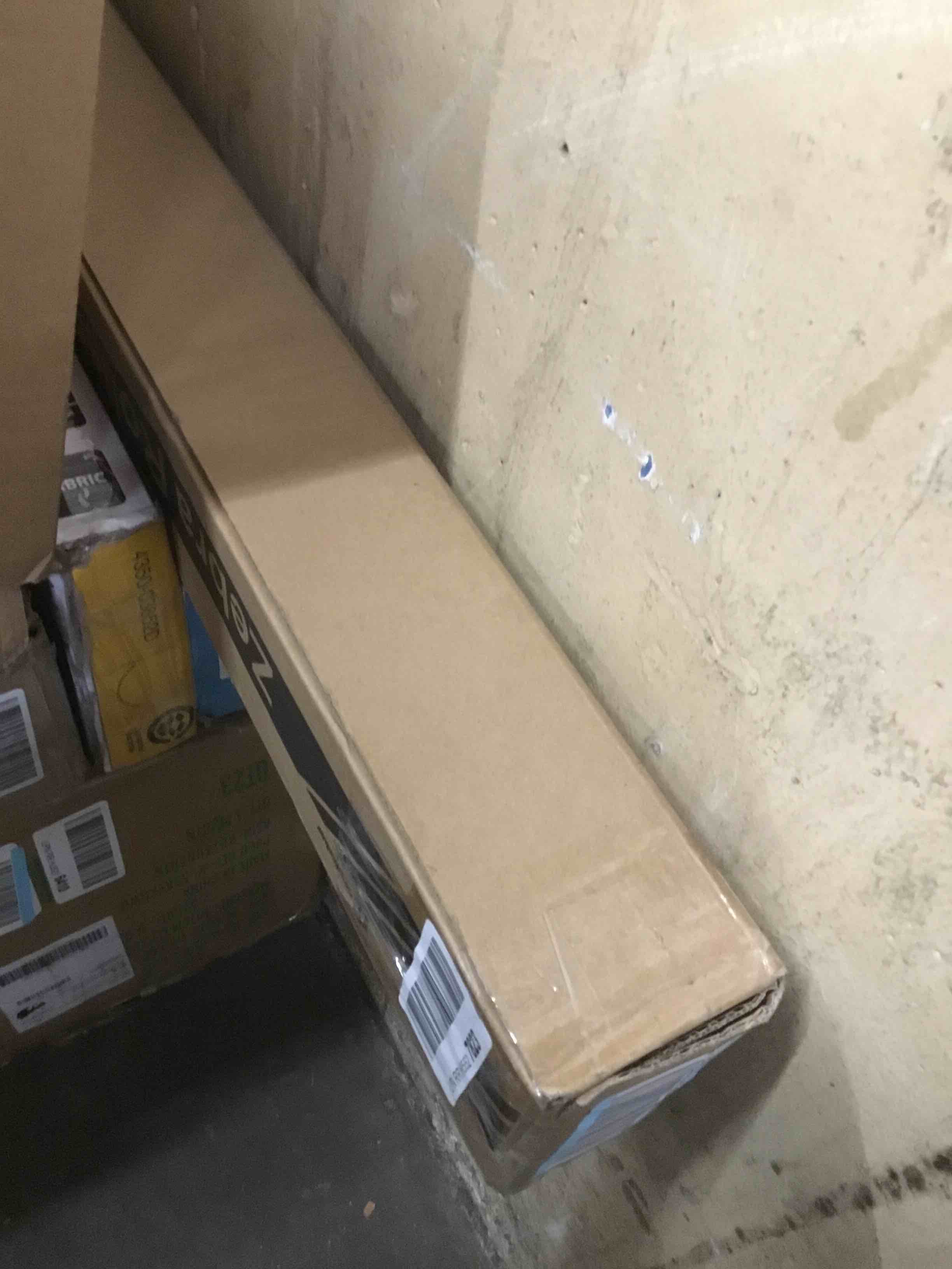 https://s3.amazonaws.com/lotting-images-prod/bidfta/BLU5593038_1704743088993.jpeg