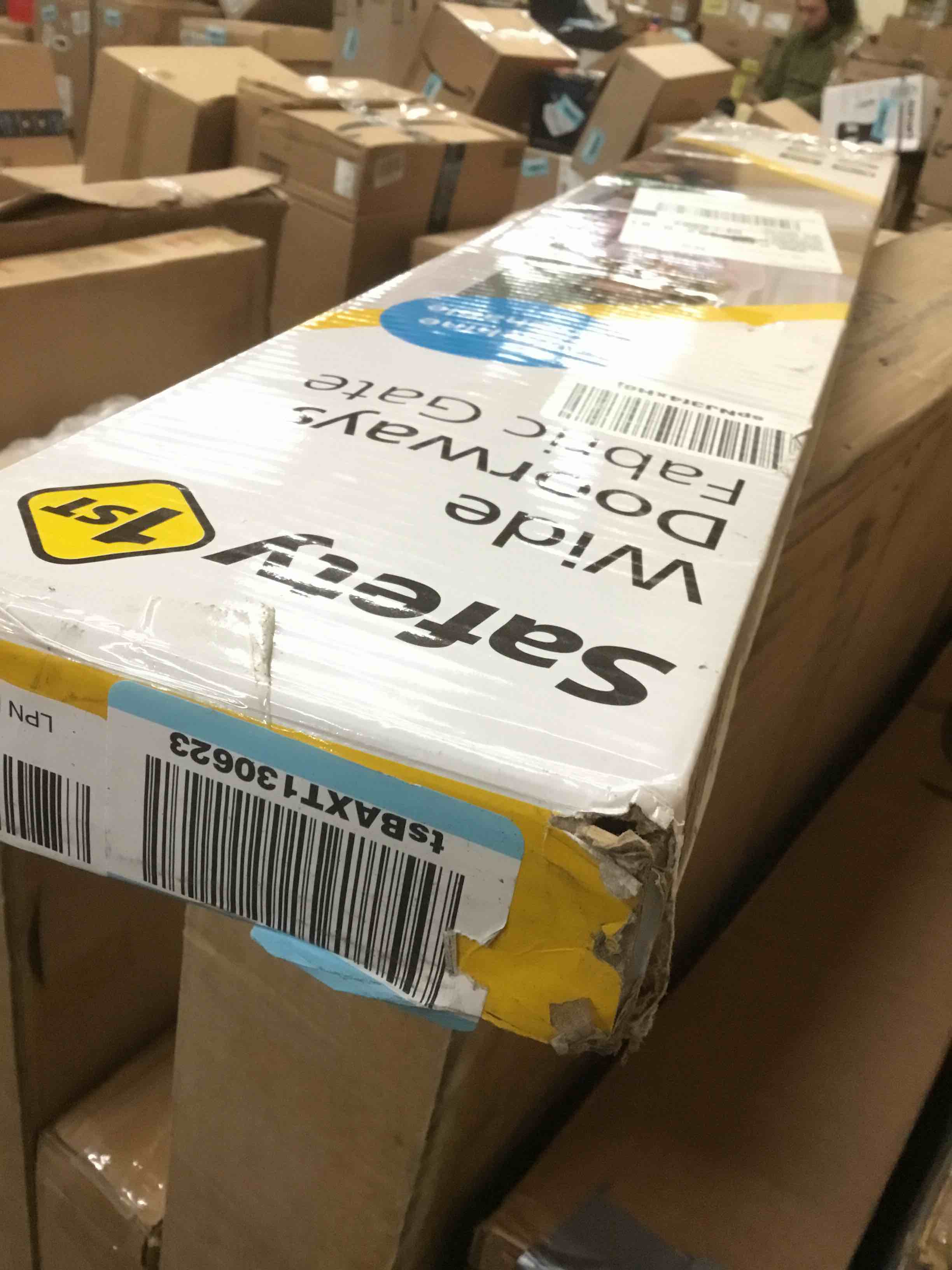 https://s3.amazonaws.com/lotting-images-prod/bidfta/BLU5593040_1704743705415.jpeg
