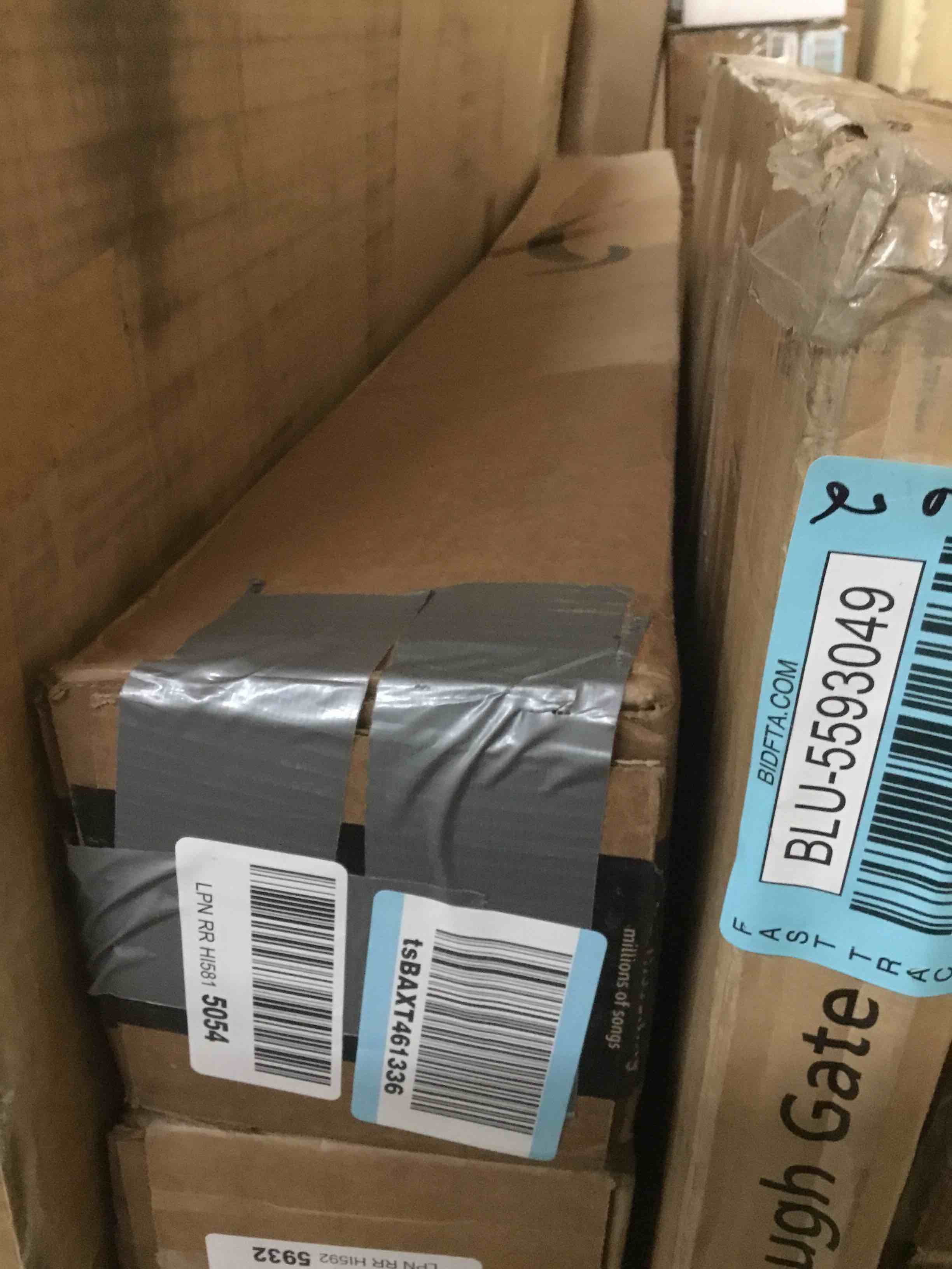 https://s3.amazonaws.com/lotting-images-prod/bidfta/BLU5593050_1704744785498.jpeg