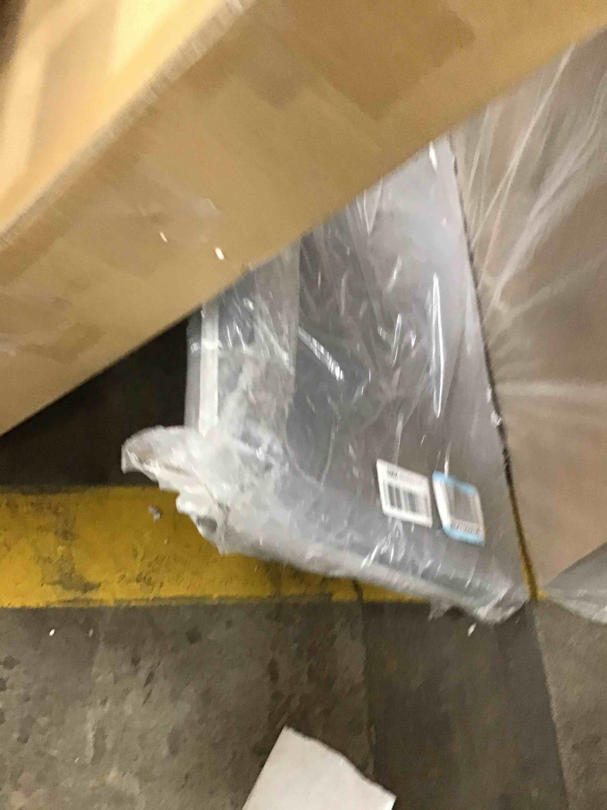 https://s3.amazonaws.com/lotting-images-prod/bidfta/BLU5595248_1711467636539.jpeg