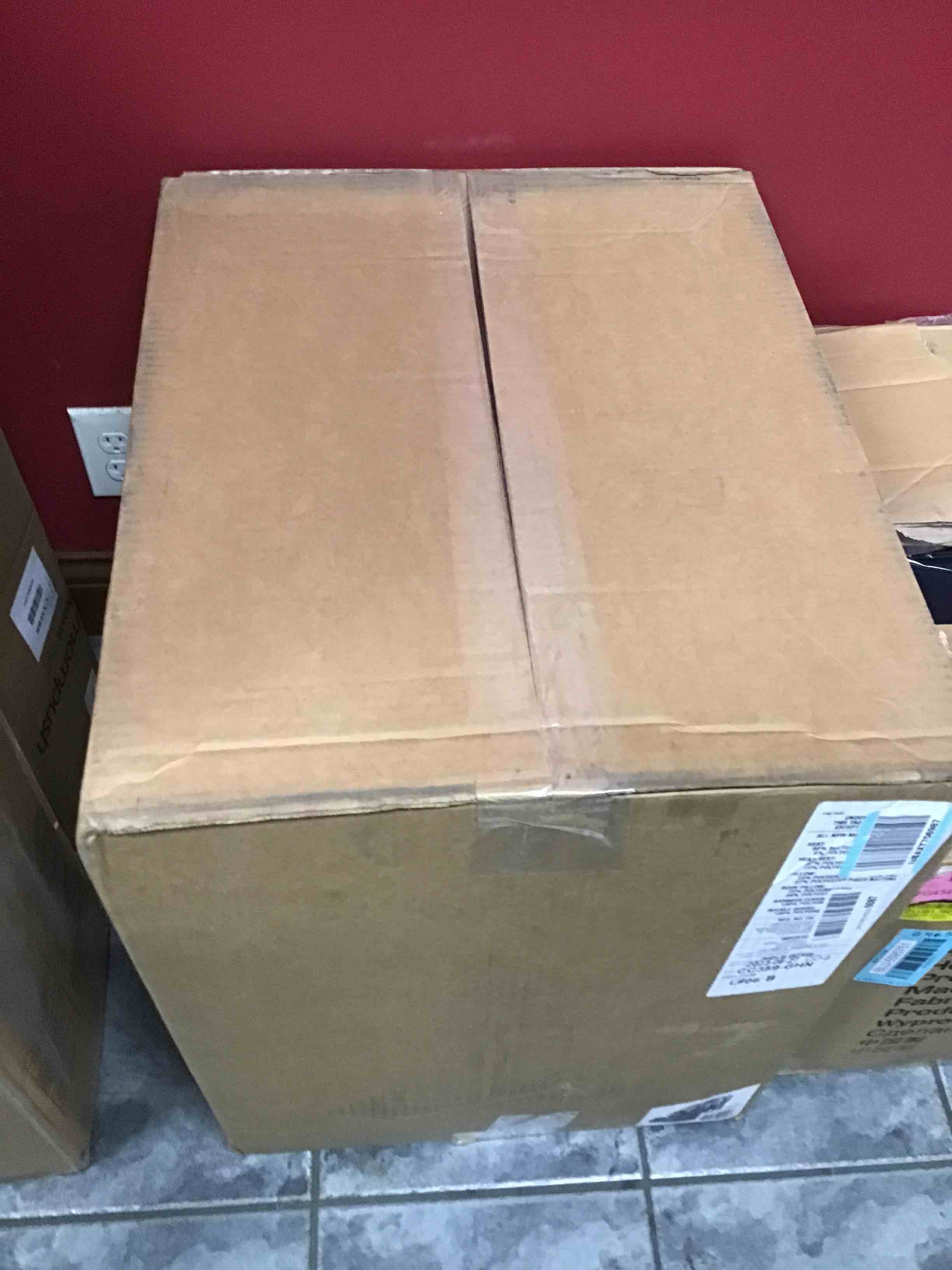 https://s3.amazonaws.com/lotting-images-prod/bidfta/BLU5595752_1705700417282.jpeg