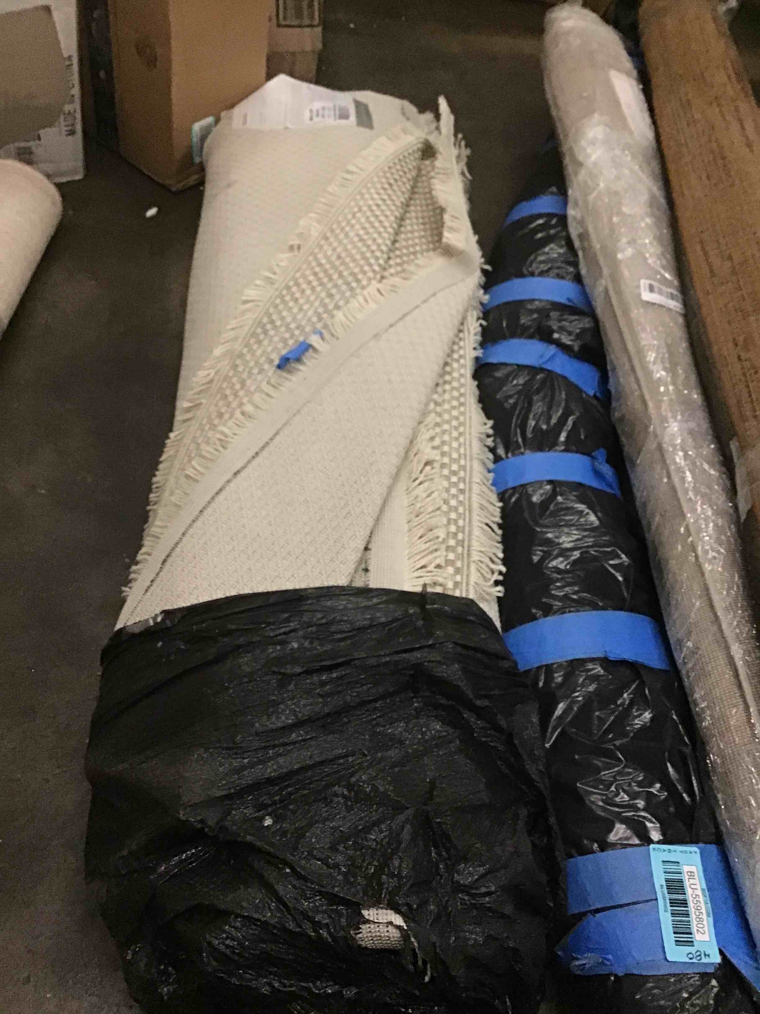 https://s3.amazonaws.com/lotting-images-prod/bidfta/BLU5595806_1705939818101.jpeg