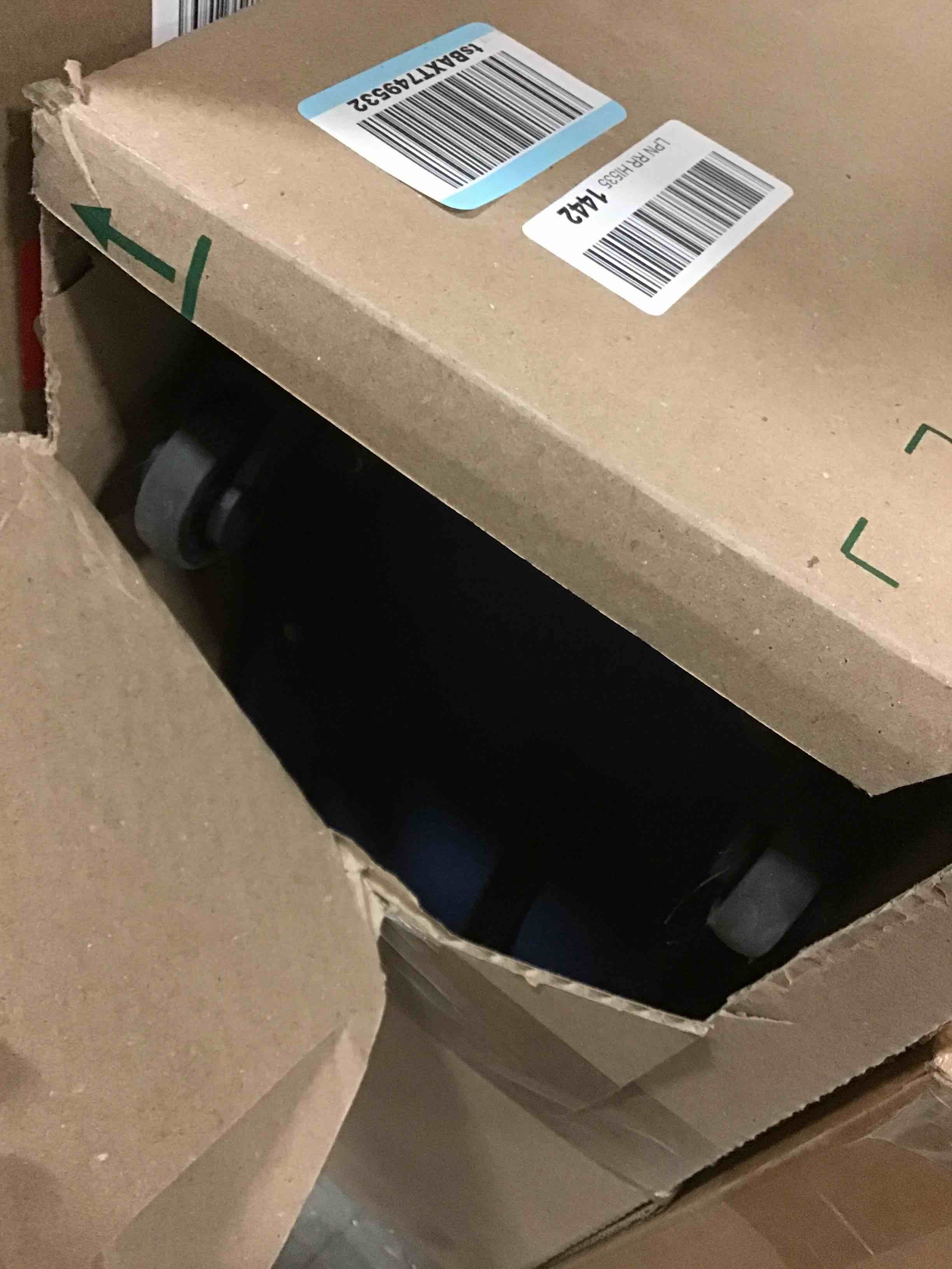 https://s3.amazonaws.com/lotting-images-prod/bidfta/BLU5597018_1708535076400.jpeg