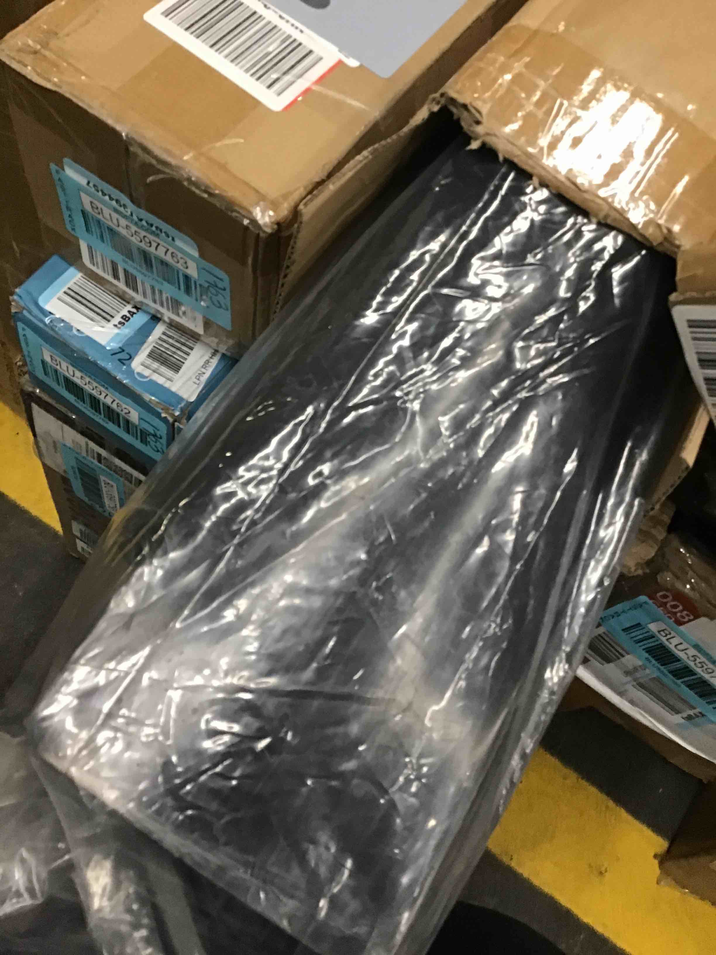 https://s3.amazonaws.com/lotting-images-prod/bidfta/BLU5597764_1711561672210.jpeg