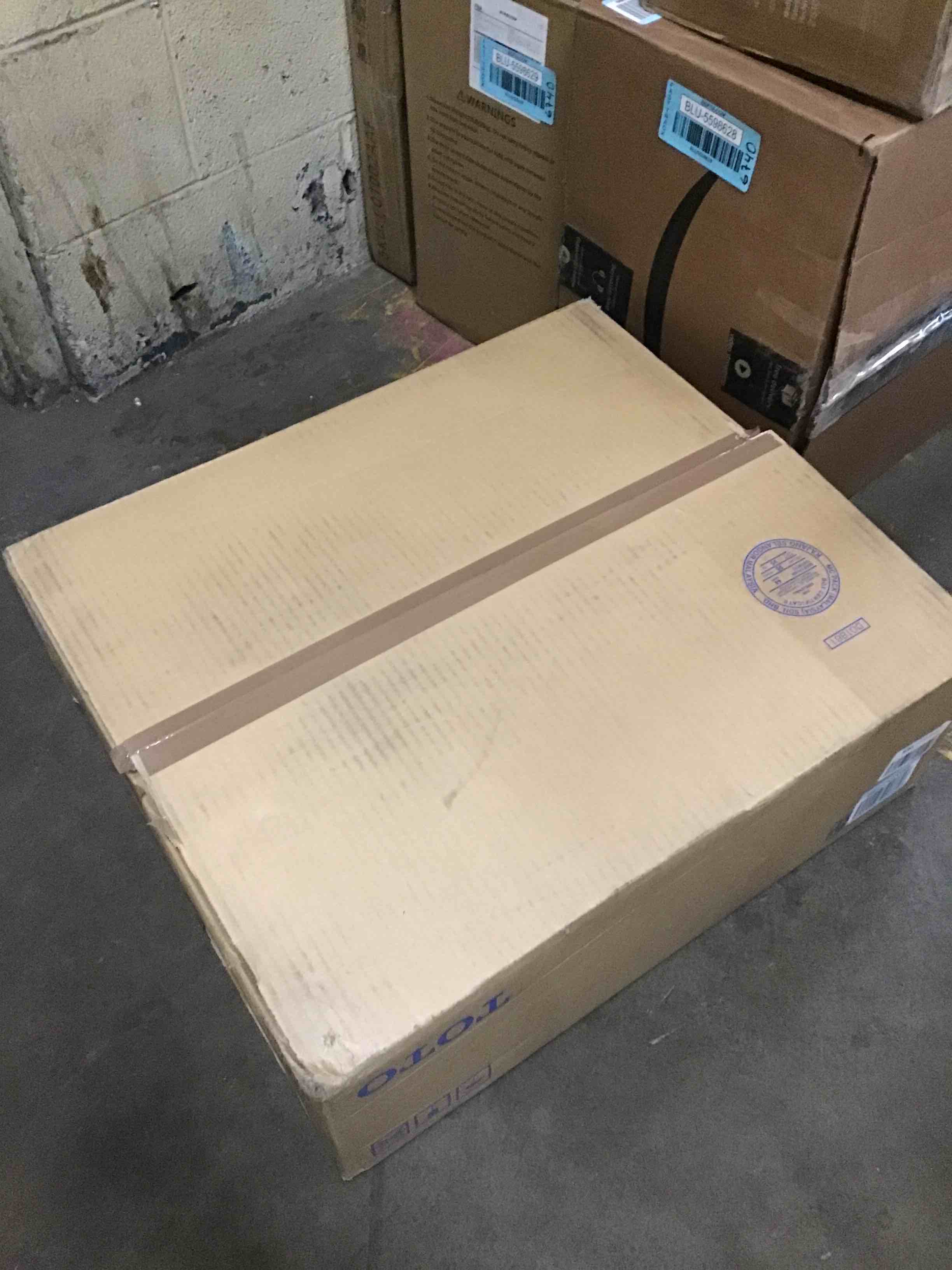 https://s3.amazonaws.com/lotting-images-prod/bidfta/BLU5598634_1703168408115.jpeg