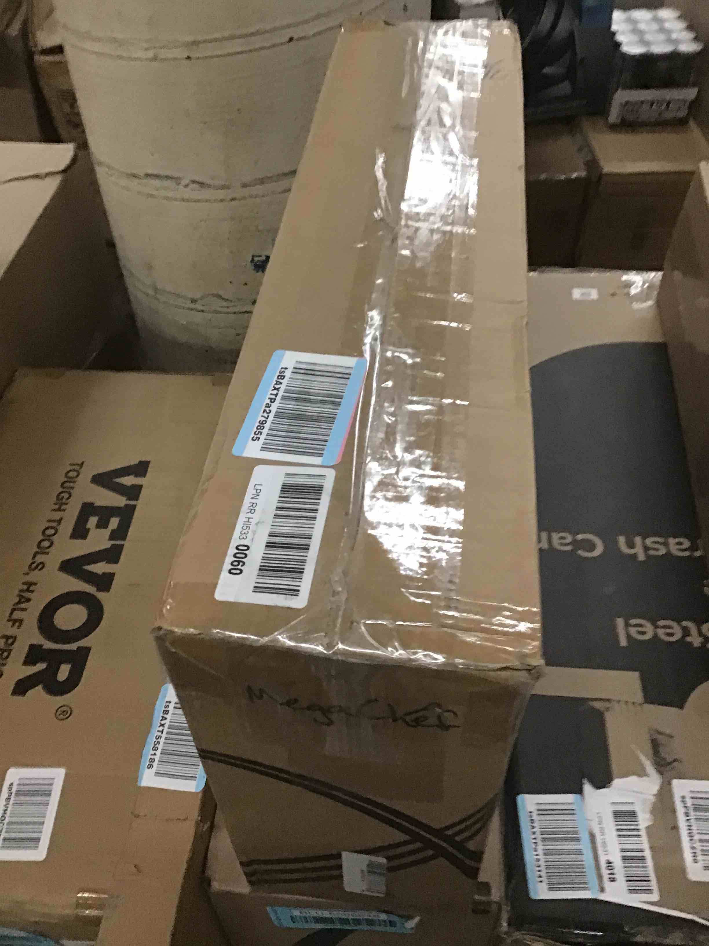 https://s3.amazonaws.com/lotting-images-prod/bidfta/BLU5598649_1703173333238.jpeg