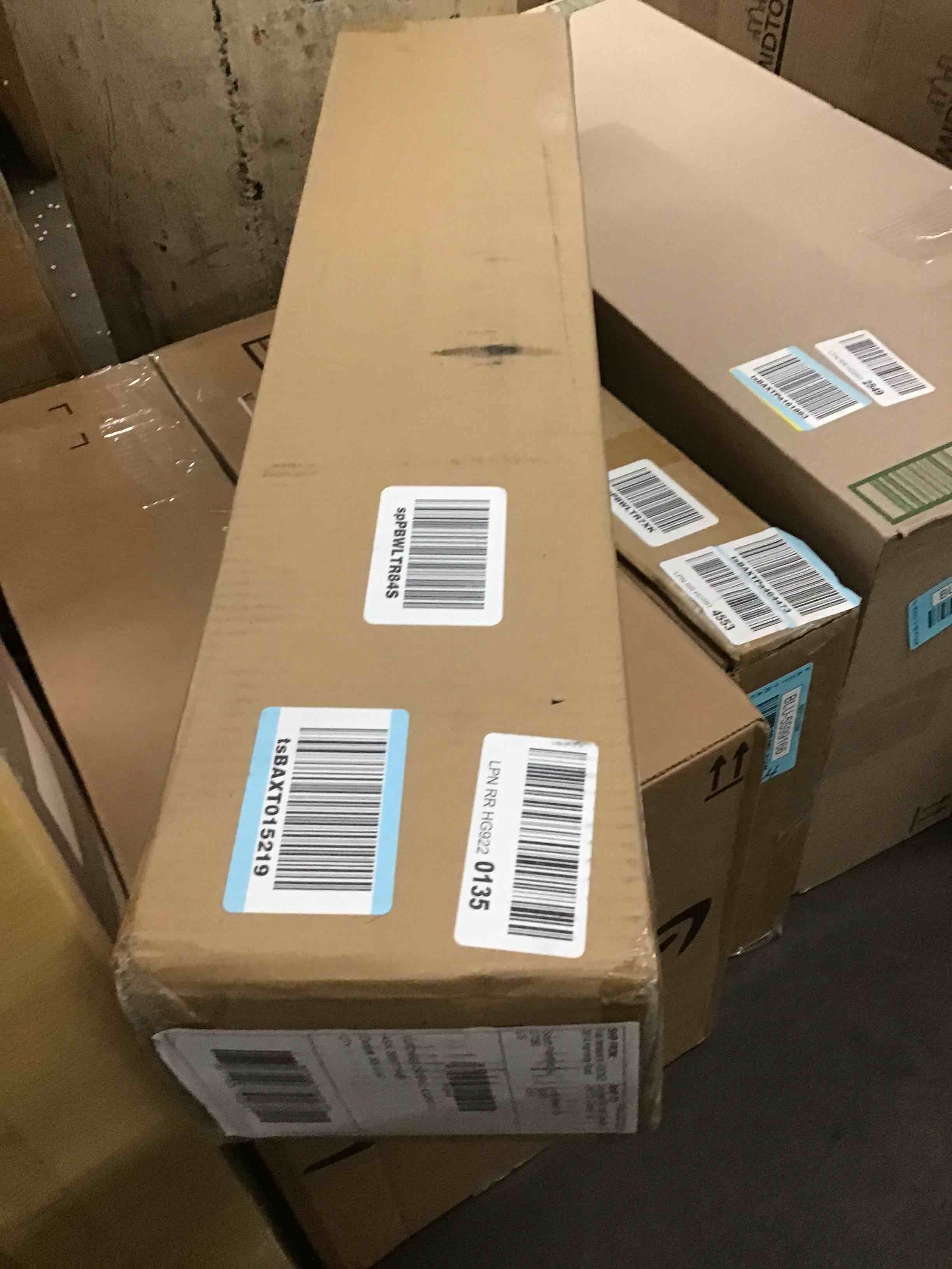 https://s3.amazonaws.com/lotting-images-prod/bidfta/BLU5599167_1704551151600.jpeg