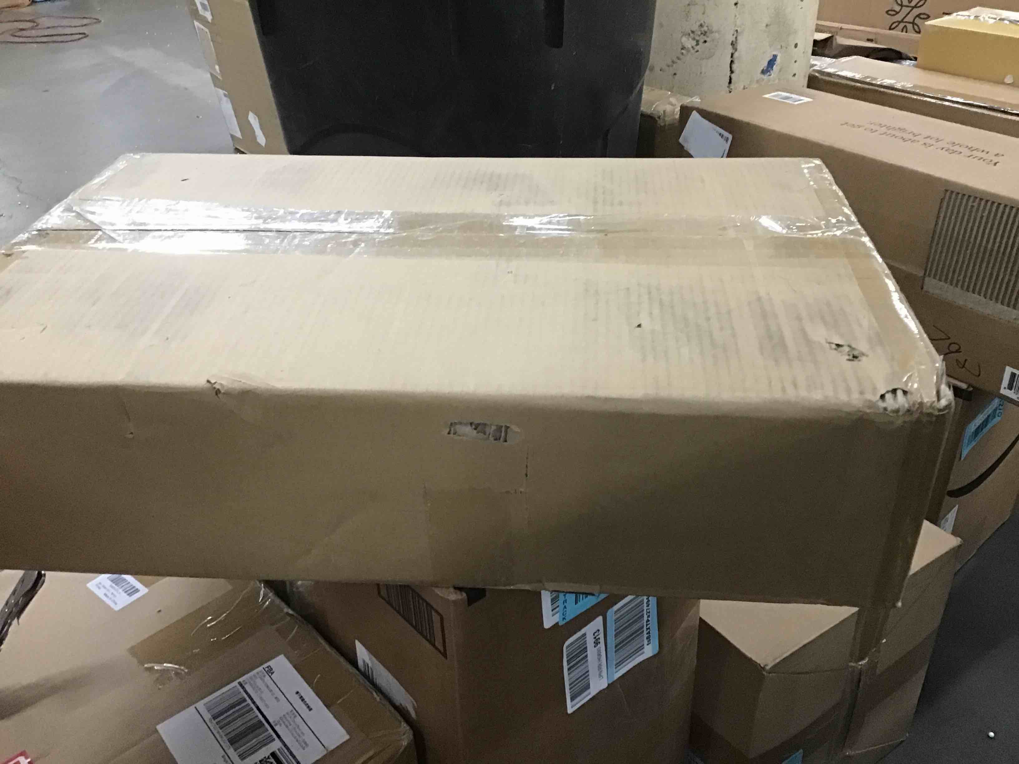 https://s3.amazonaws.com/lotting-images-prod/bidfta/BLU5599175_1704552691702.jpeg