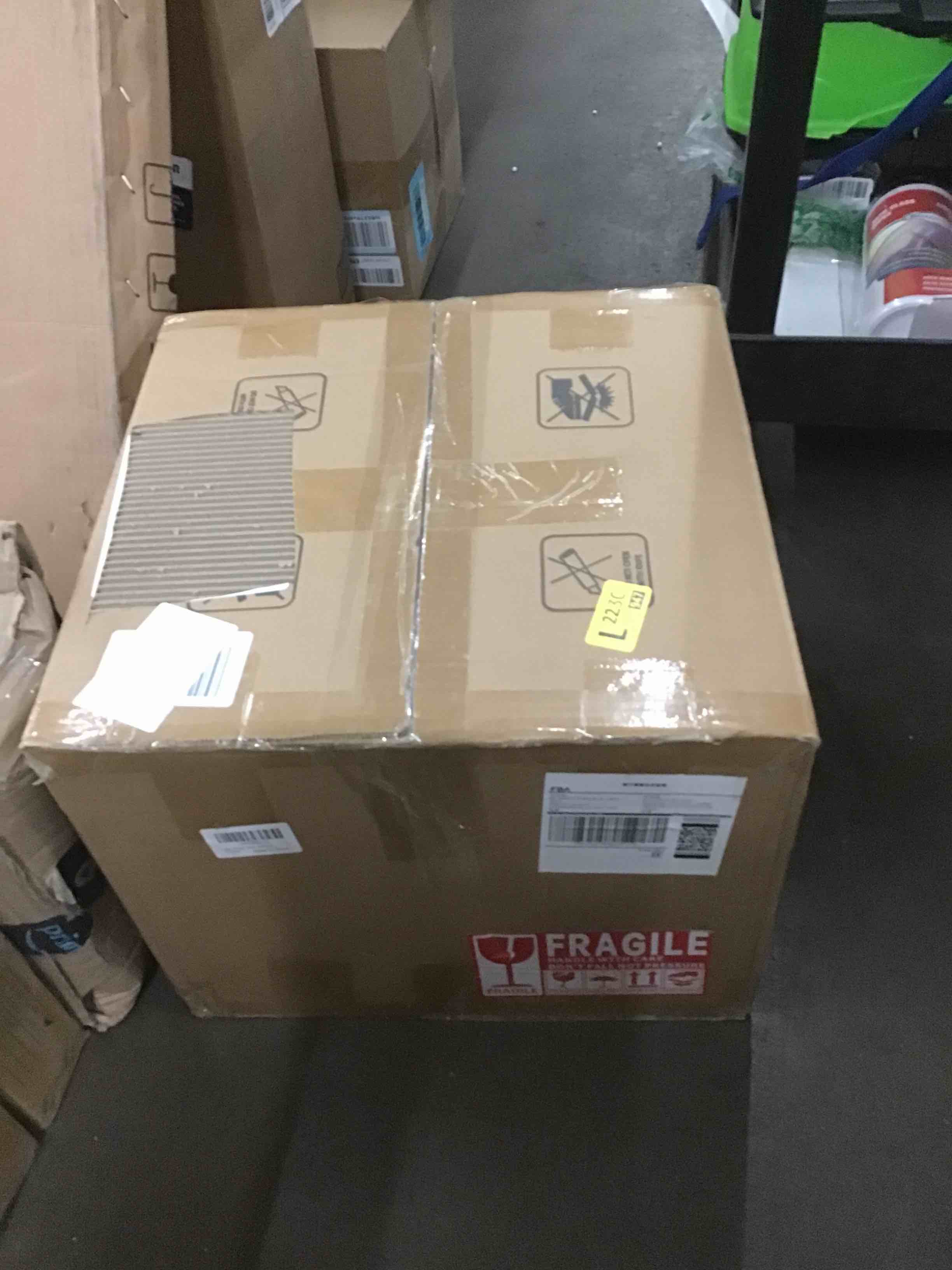 https://s3.amazonaws.com/lotting-images-prod/bidfta/BLU5599176_1704552870078.jpeg