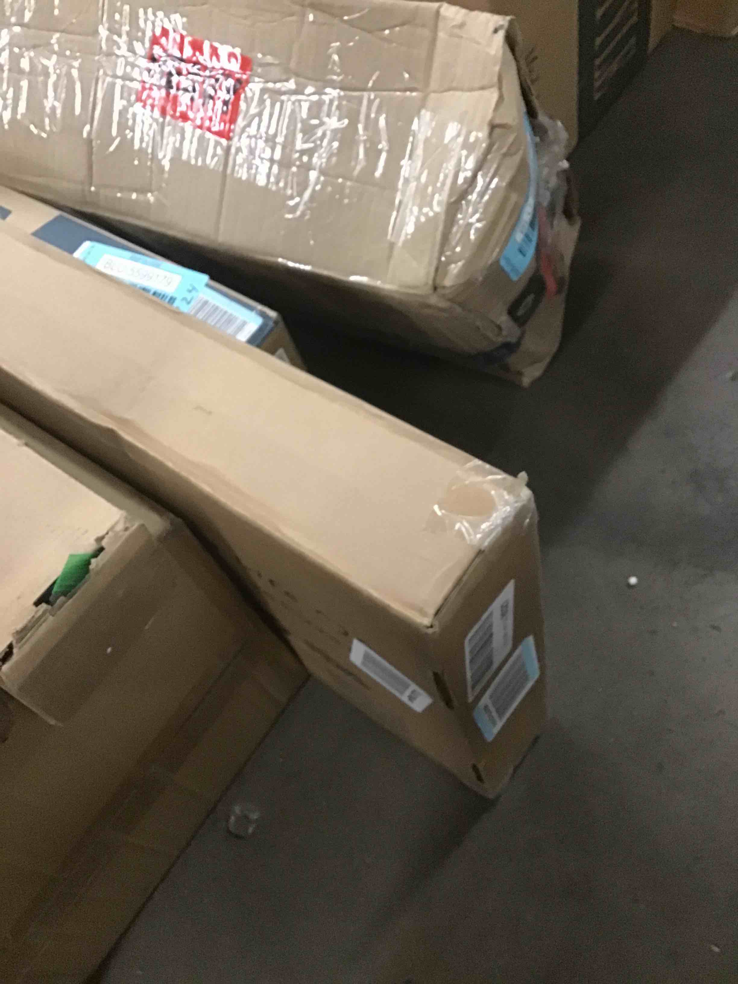 https://s3.amazonaws.com/lotting-images-prod/bidfta/BLU5599180_1704554577749.jpeg