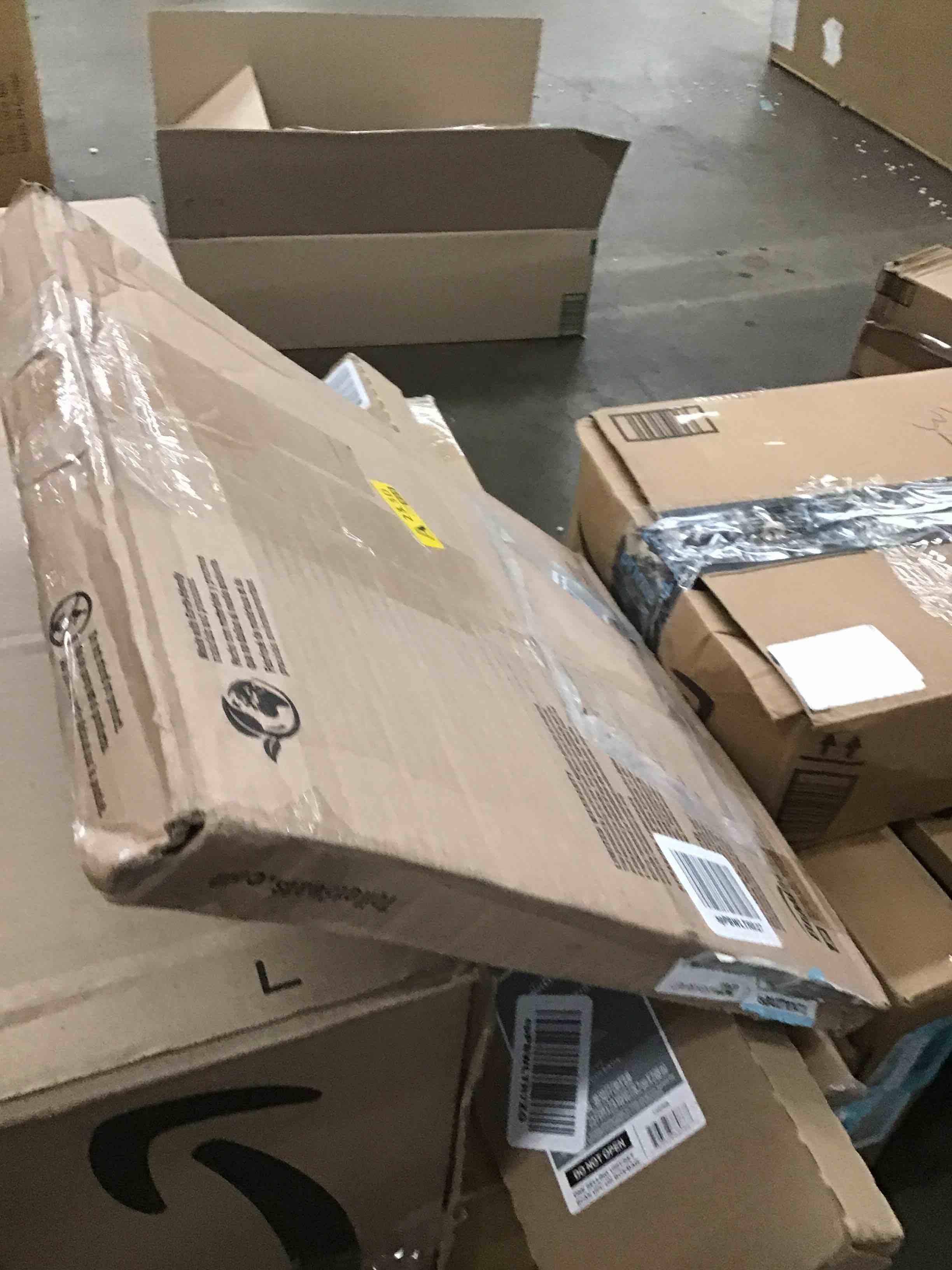 https://s3.amazonaws.com/lotting-images-prod/bidfta/BLU5599186_1704554889763.jpeg