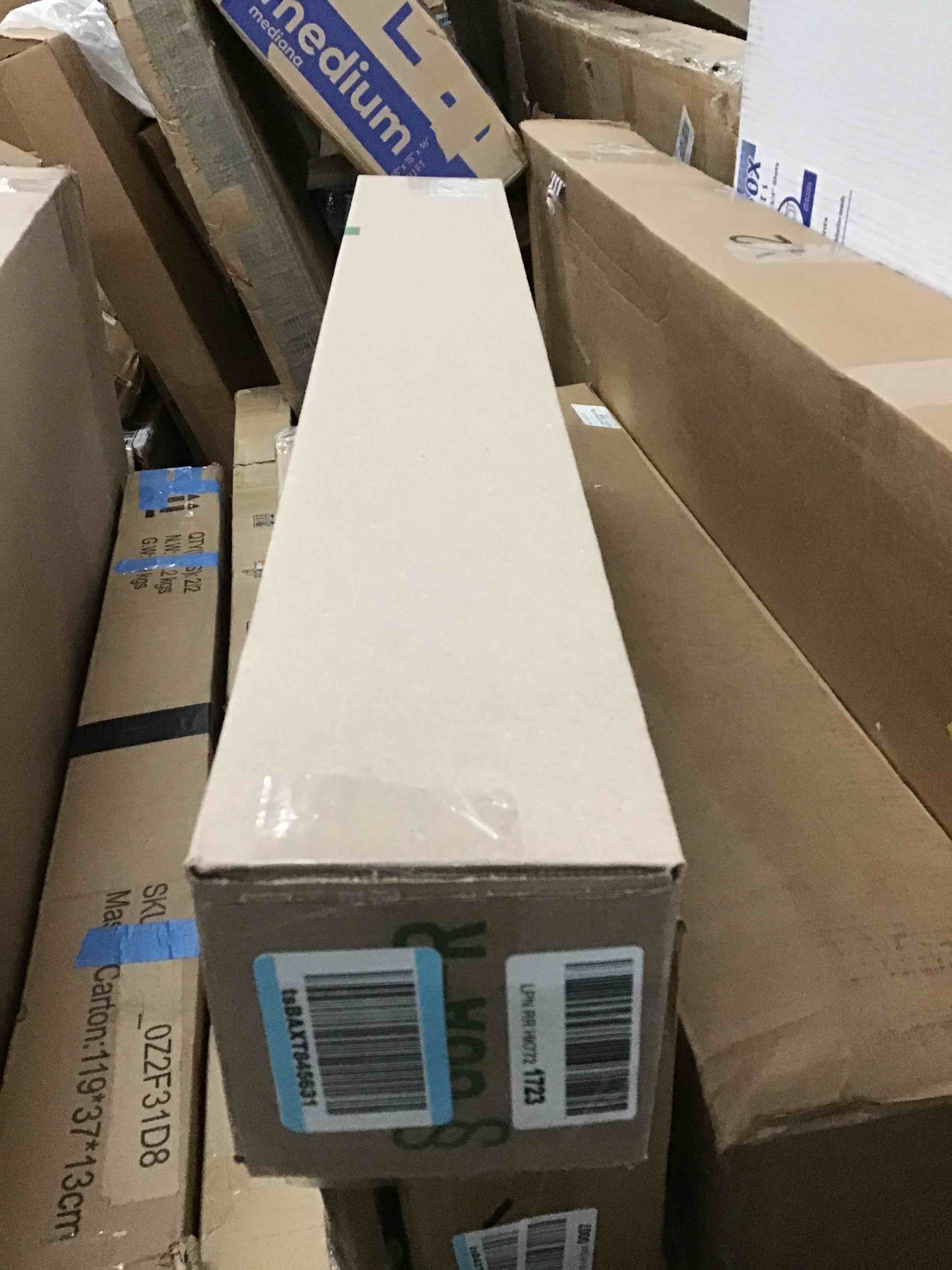 https://s3.amazonaws.com/lotting-images-prod/bidfta/BLU5599572_1705420837651.jpeg
