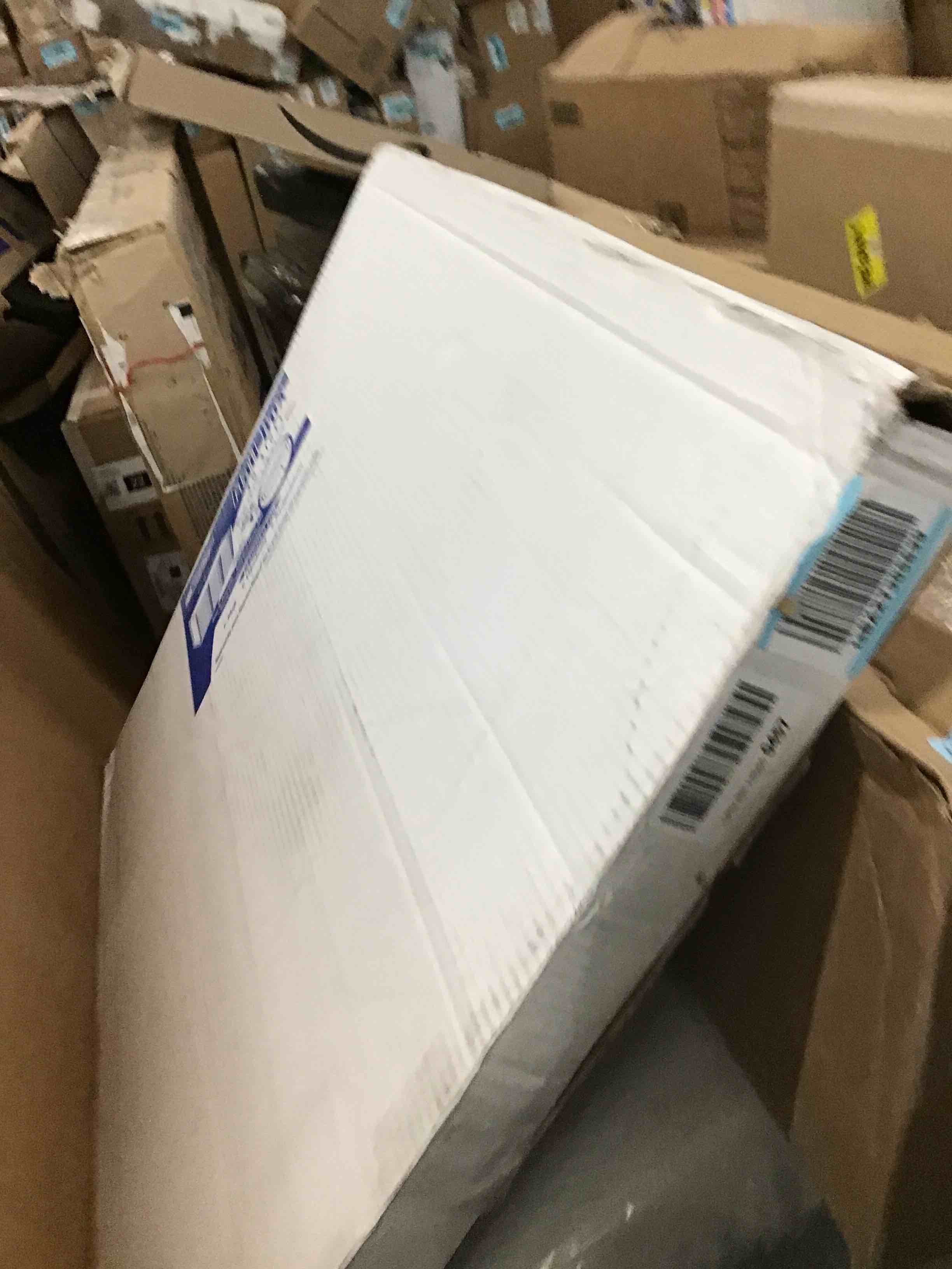 https://s3.amazonaws.com/lotting-images-prod/bidfta/BLU5599580_1705421556493.jpeg