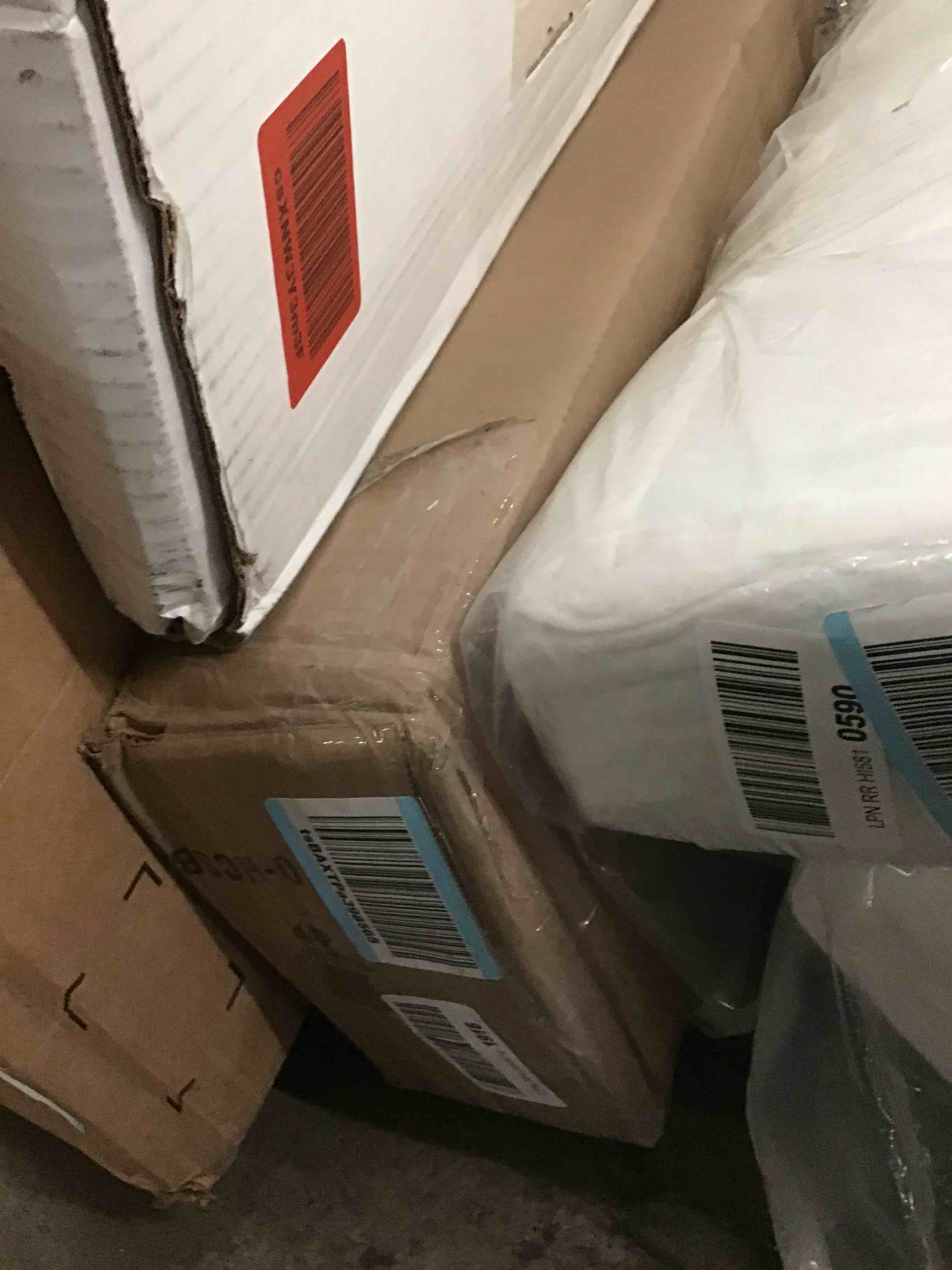 https://s3.amazonaws.com/lotting-images-prod/bidfta/BLU5599581_1705421594119.jpeg