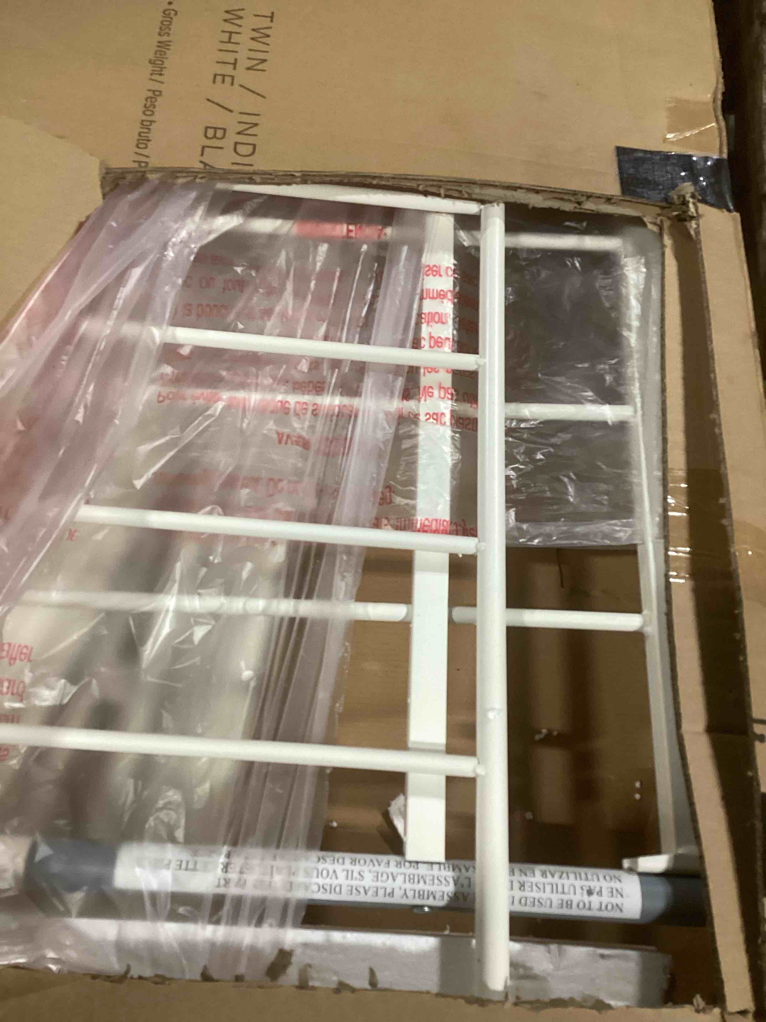 https://s3.amazonaws.com/lotting-images-prod/bidfta/BLU5600393_1701700069637.jpeg