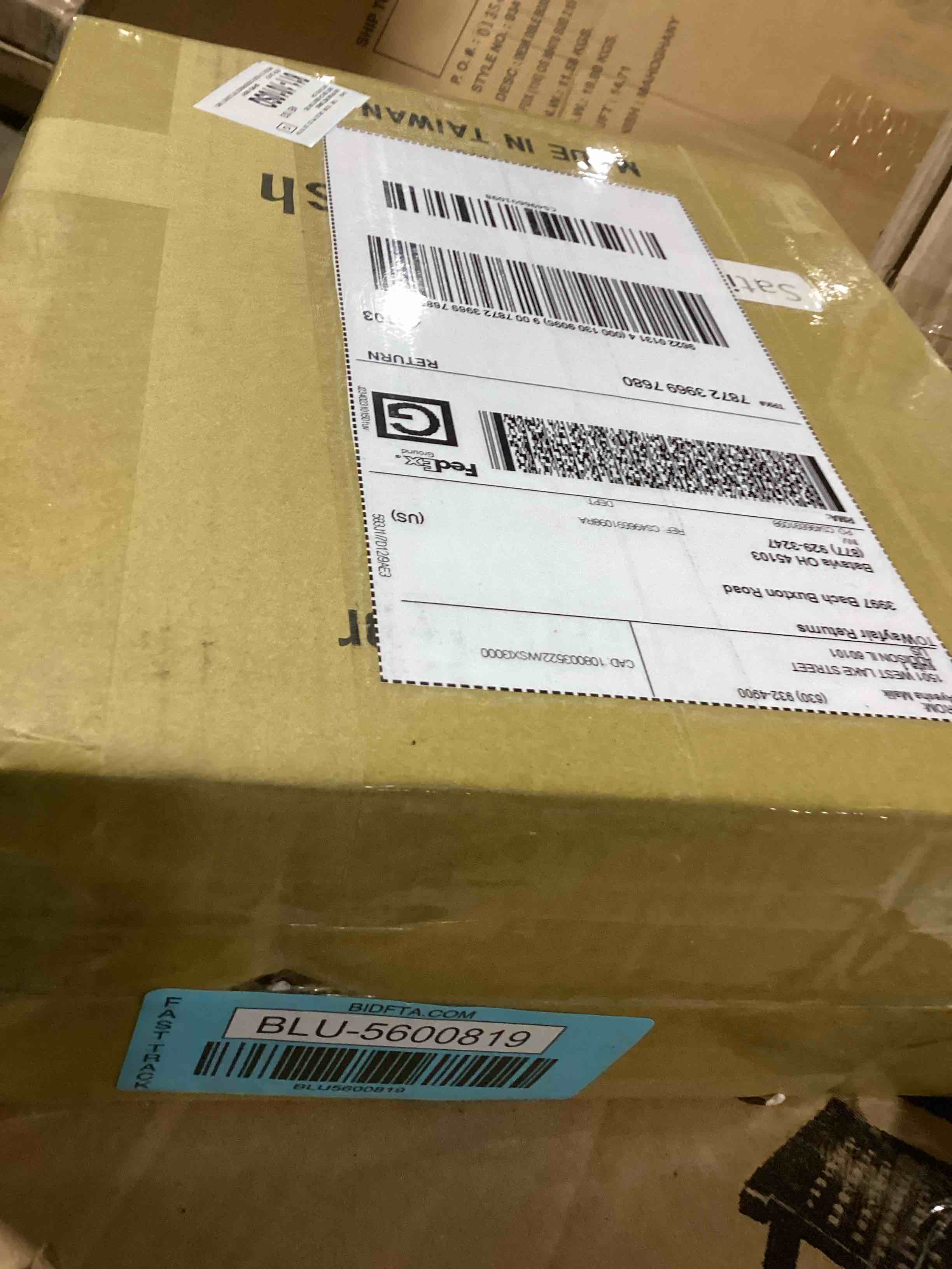 https://s3.amazonaws.com/lotting-images-prod/bidfta/BLU5600819_1702301456657.jpeg