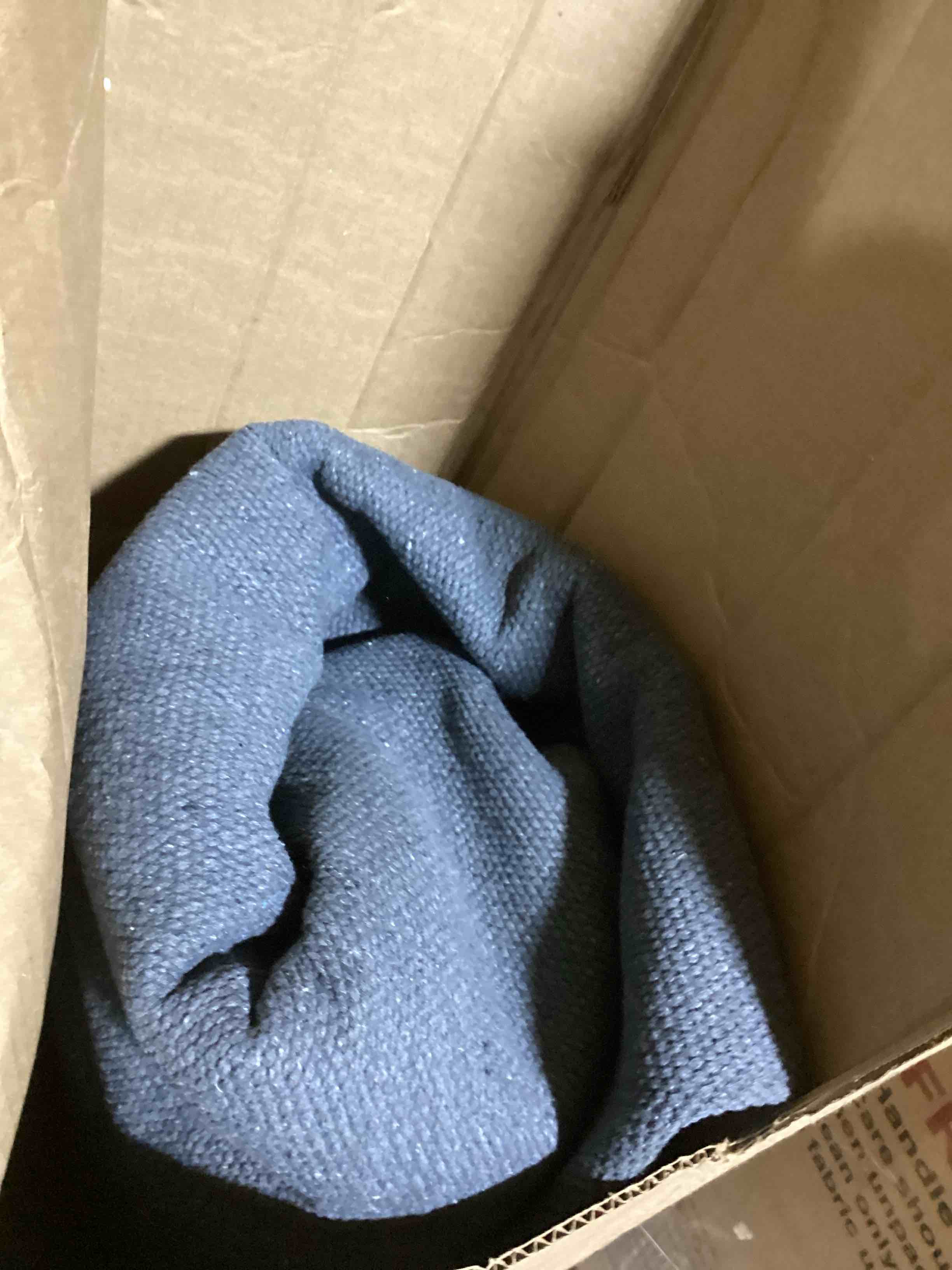 https://s3.amazonaws.com/lotting-images-prod/bidfta/BLU5600965_1702409959171.jpeg