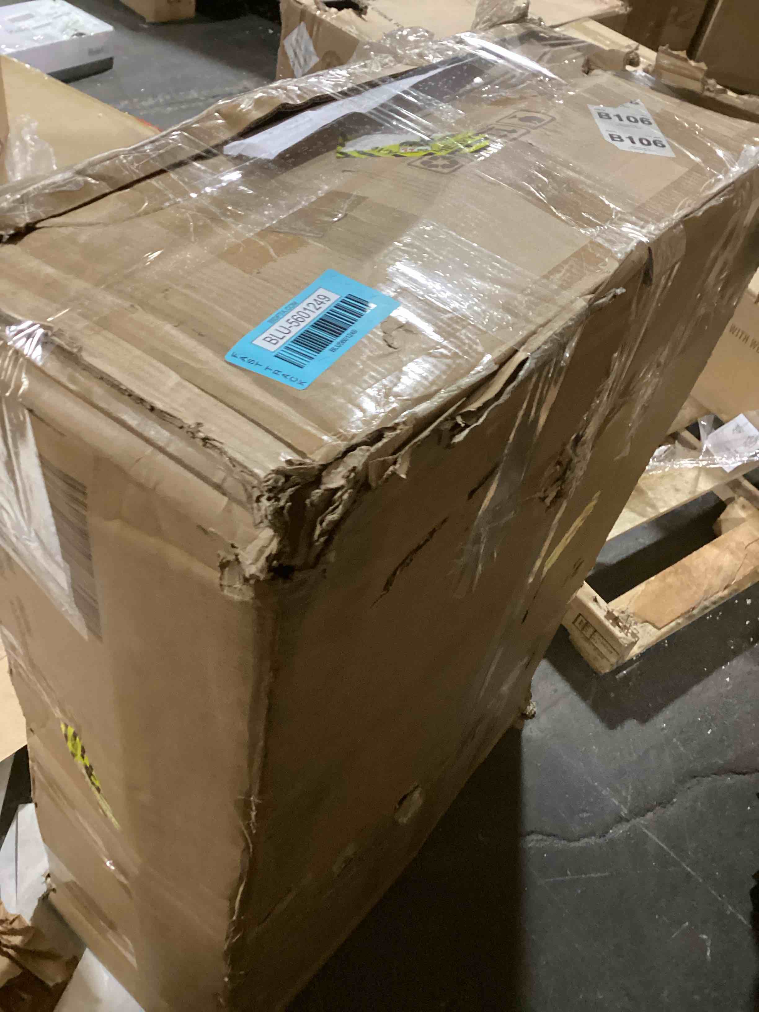 https://s3.amazonaws.com/lotting-images-prod/bidfta/BLU5601249_1702671956882.jpeg