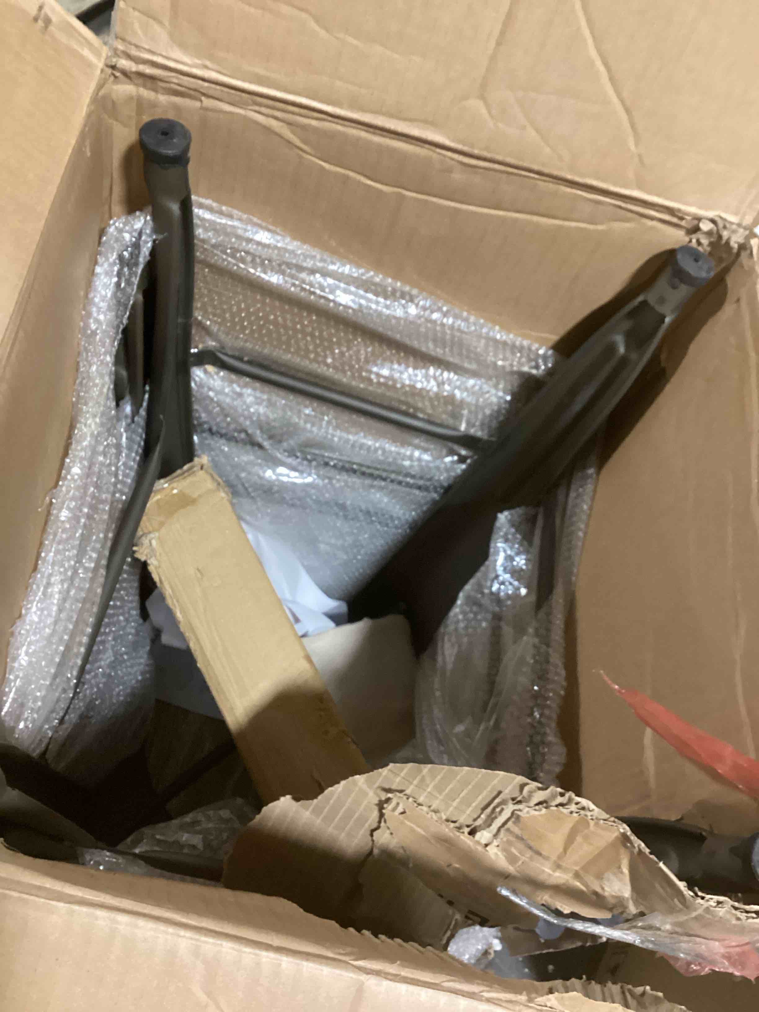 https://s3.amazonaws.com/lotting-images-prod/bidfta/BLU5601252_1702672638875.jpeg