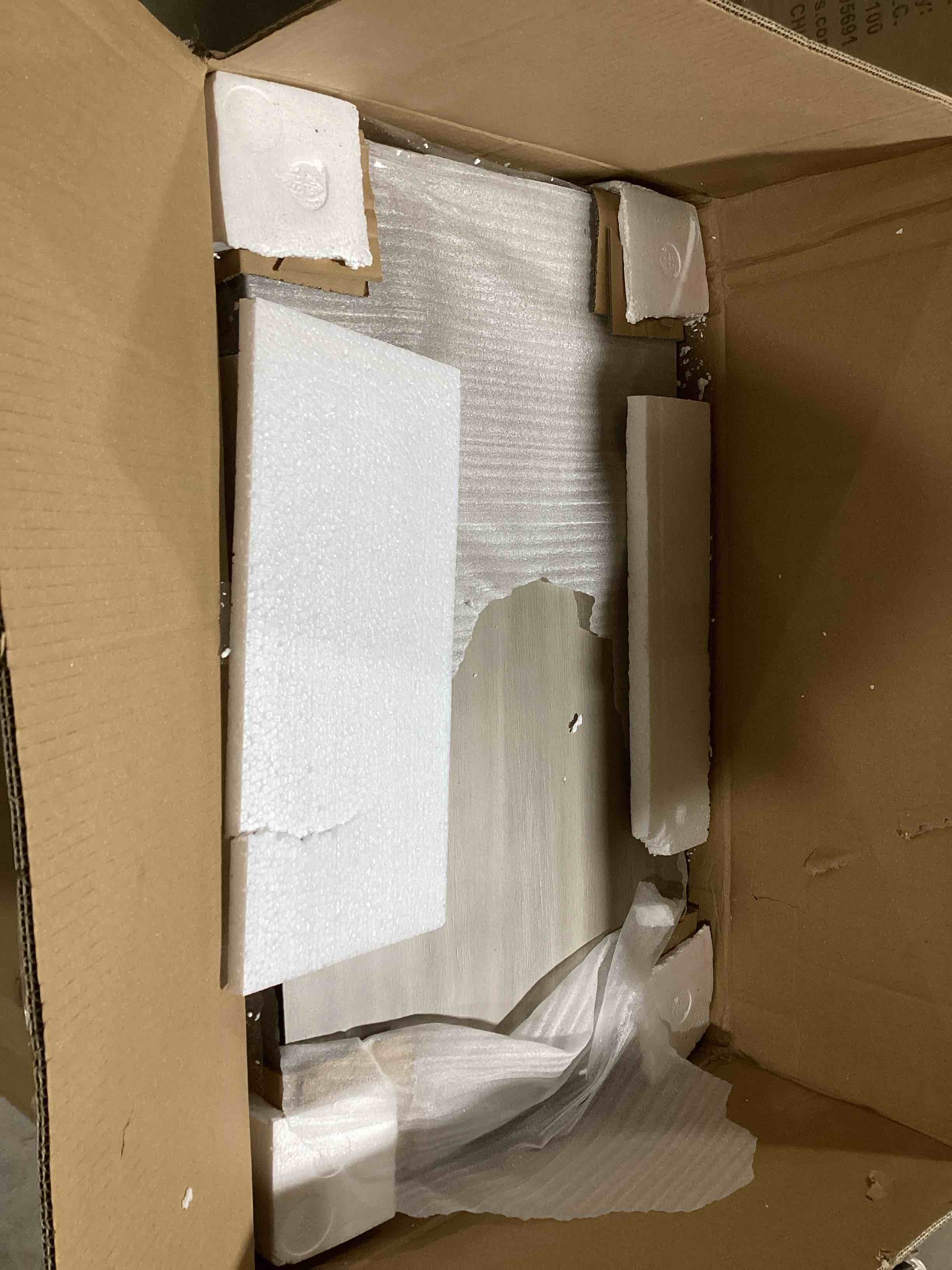 https://s3.amazonaws.com/lotting-images-prod/bidfta/BLU5603205_1700244505312.jpeg