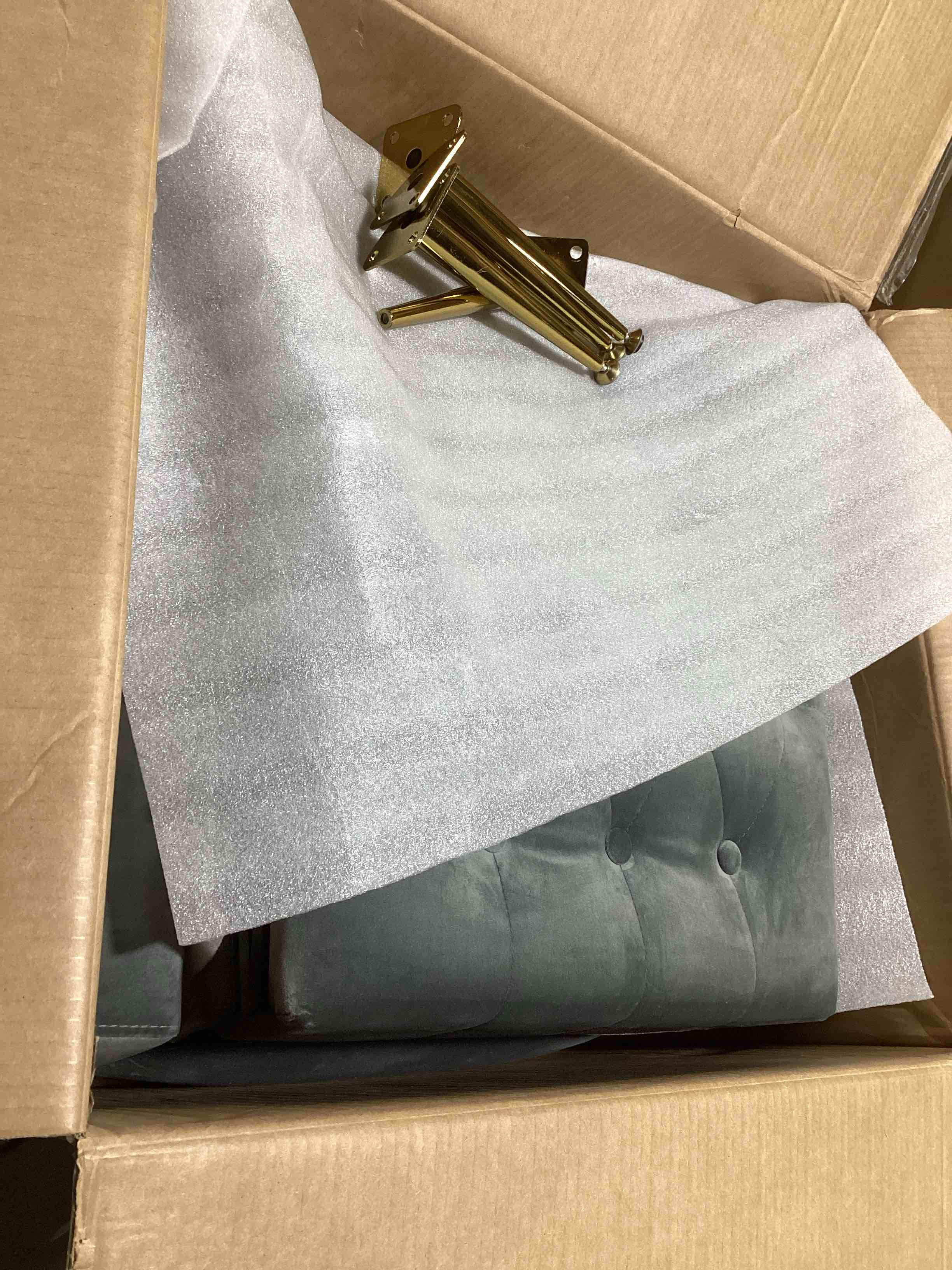 https://s3.amazonaws.com/lotting-images-prod/bidfta/BLU5603270_1700246343981.jpeg
