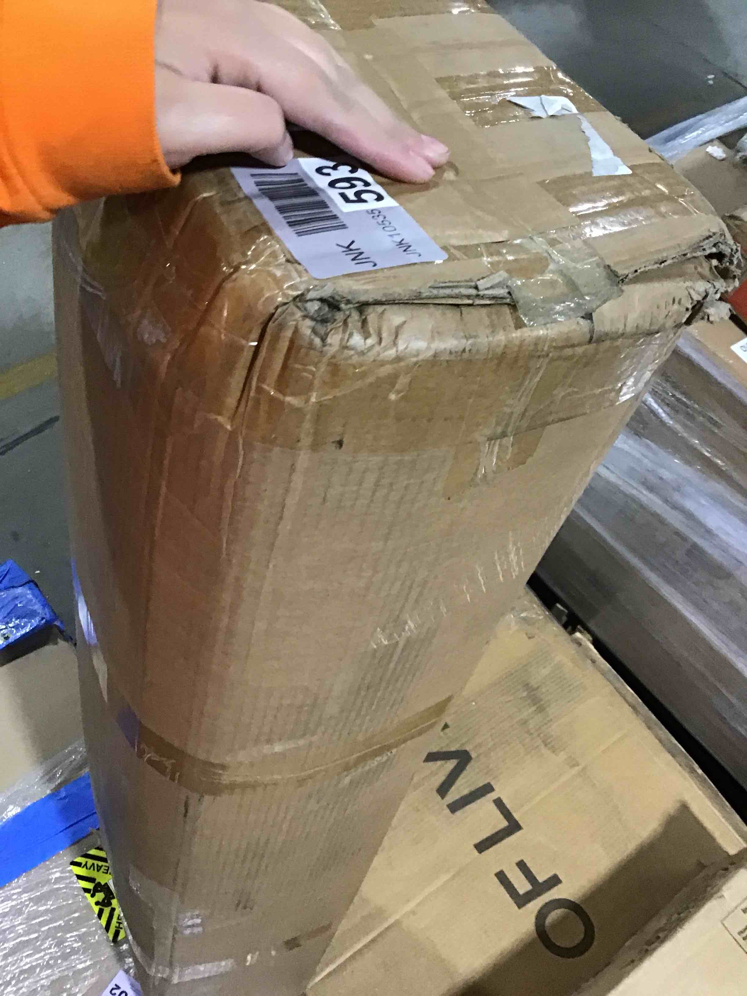 https://s3.amazonaws.com/lotting-images-prod/bidfta/BLU5603285_1700487098448.jpeg