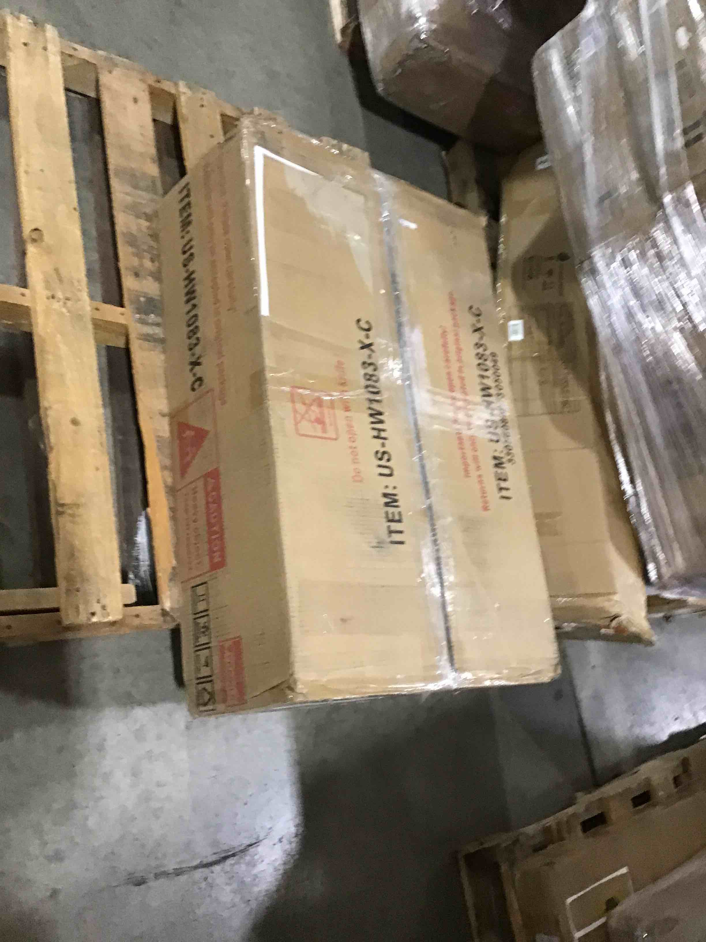 https://s3.amazonaws.com/lotting-images-prod/bidfta/BLU5603600_1701094177291.jpeg