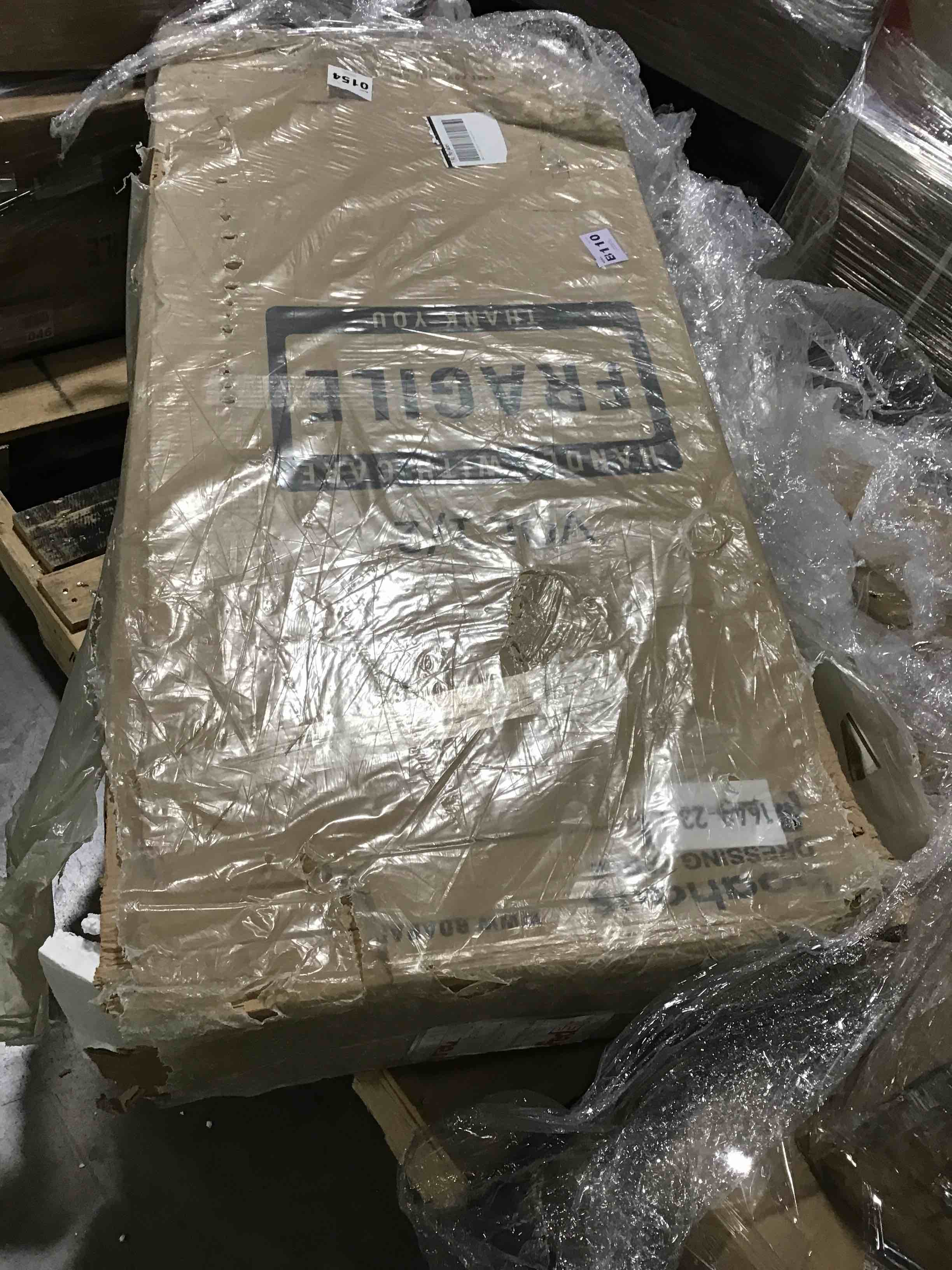 https://s3.amazonaws.com/lotting-images-prod/bidfta/BLU5604293_1701982303277.jpeg