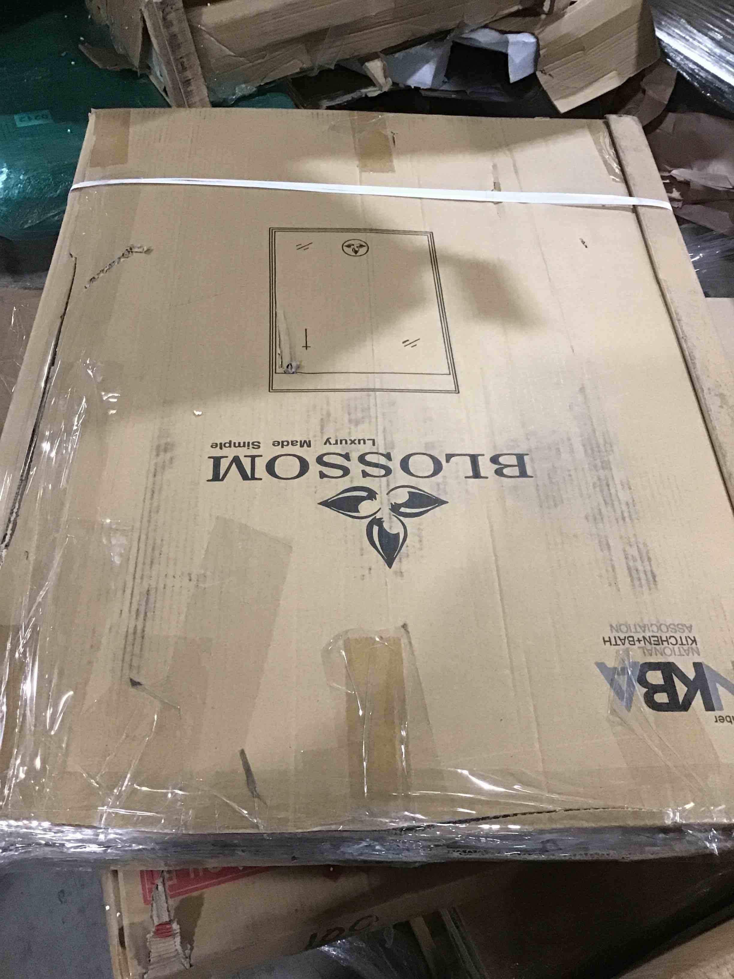 https://s3.amazonaws.com/lotting-images-prod/bidfta/BLU5604497_1700595795609.jpeg