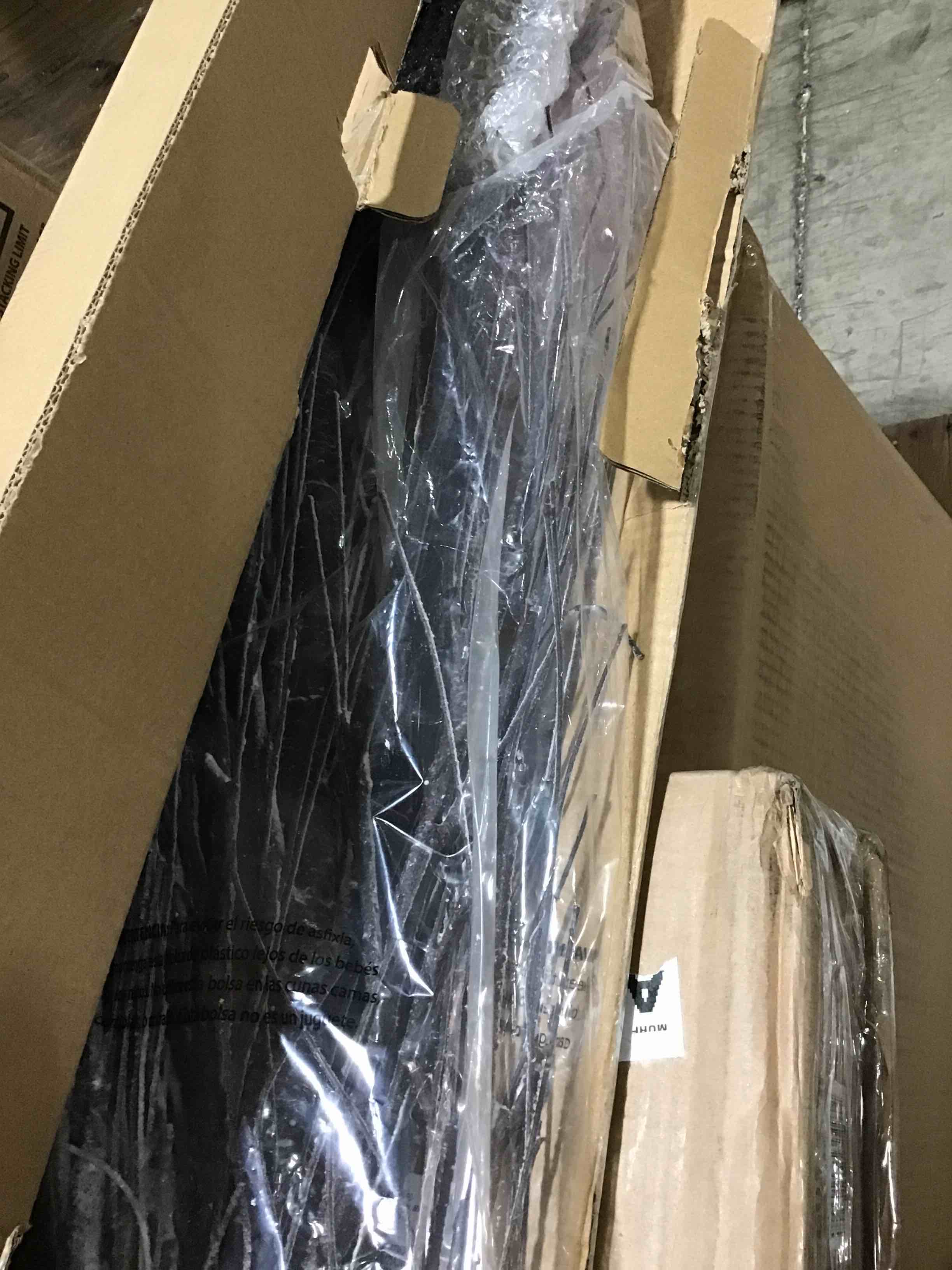 https://s3.amazonaws.com/lotting-images-prod/bidfta/BLU5604931_1701700159272.jpeg
