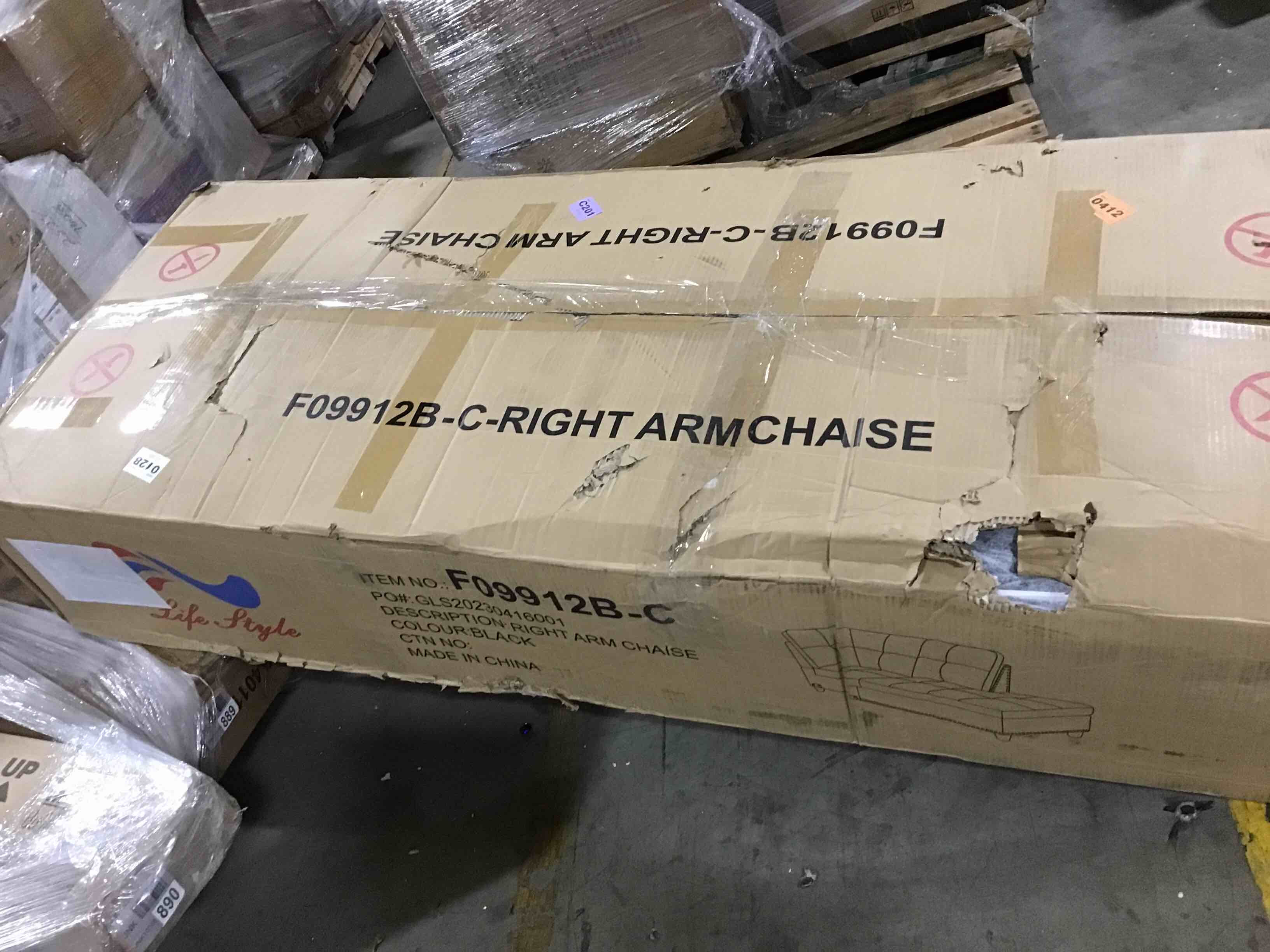 https://s3.amazonaws.com/lotting-images-prod/bidfta/BLU5605177_1701964329829.jpeg