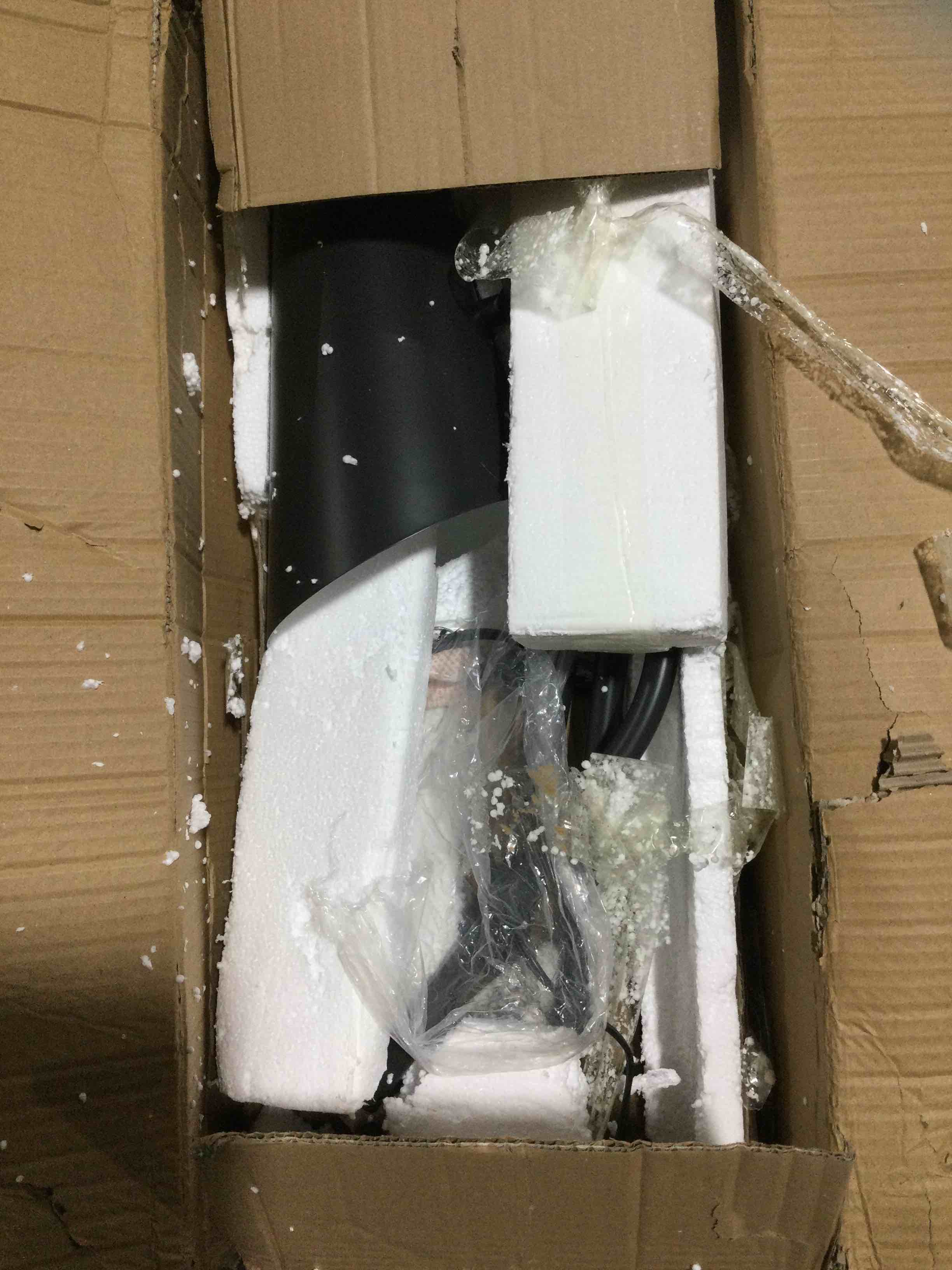 https://s3.amazonaws.com/lotting-images-prod/bidfta/BLU5605843_1702733576530.jpeg
