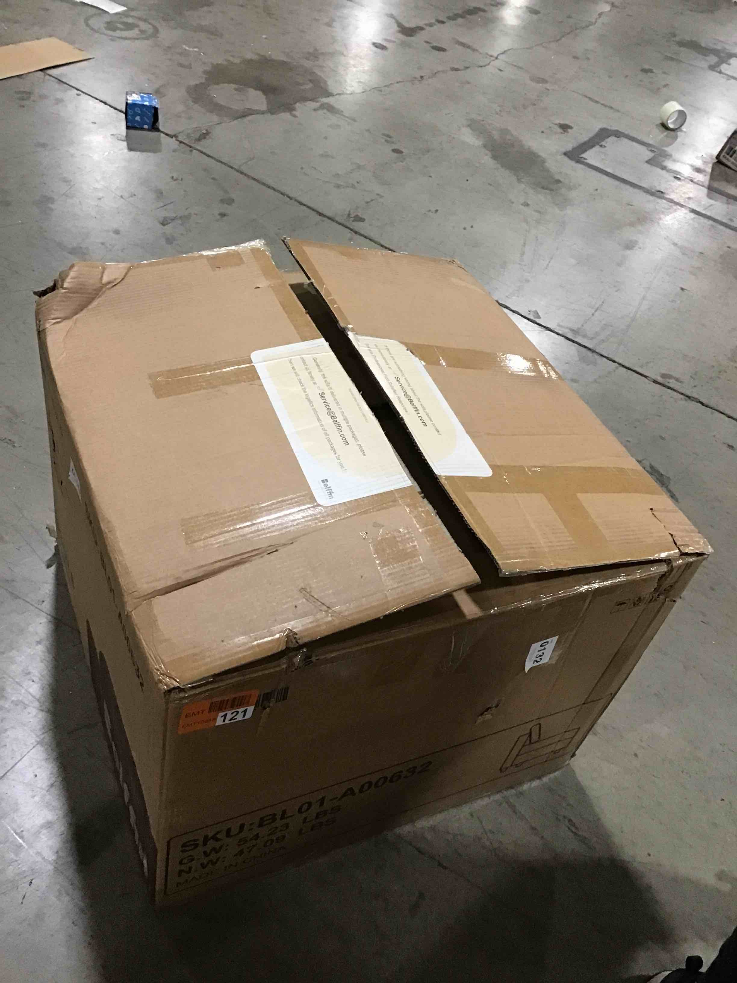 https://s3.amazonaws.com/lotting-images-prod/bidfta/BLU5606199_1700858049242.jpeg