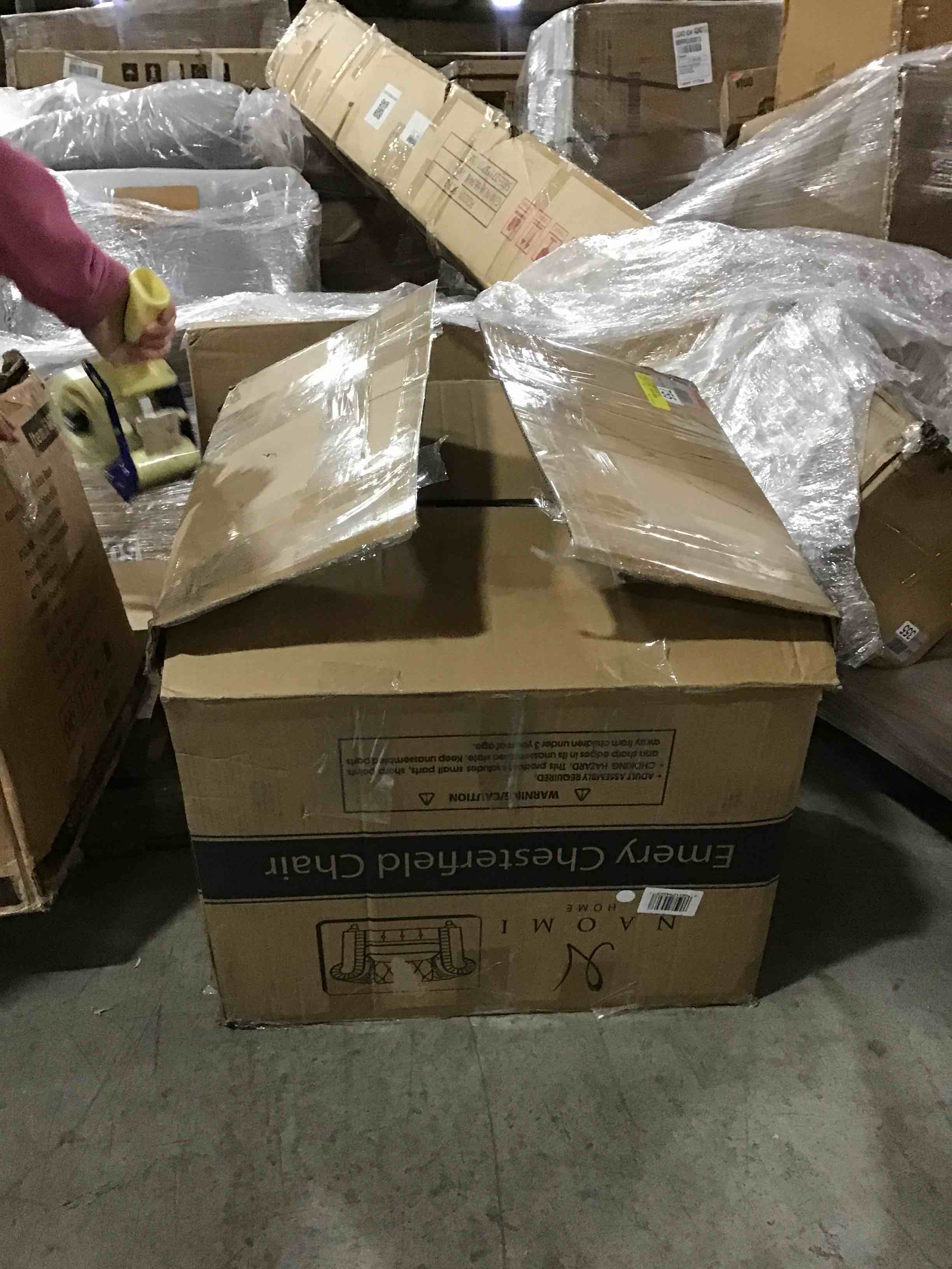 https://s3.amazonaws.com/lotting-images-prod/bidfta/BLU5606201_1700858483039.jpeg