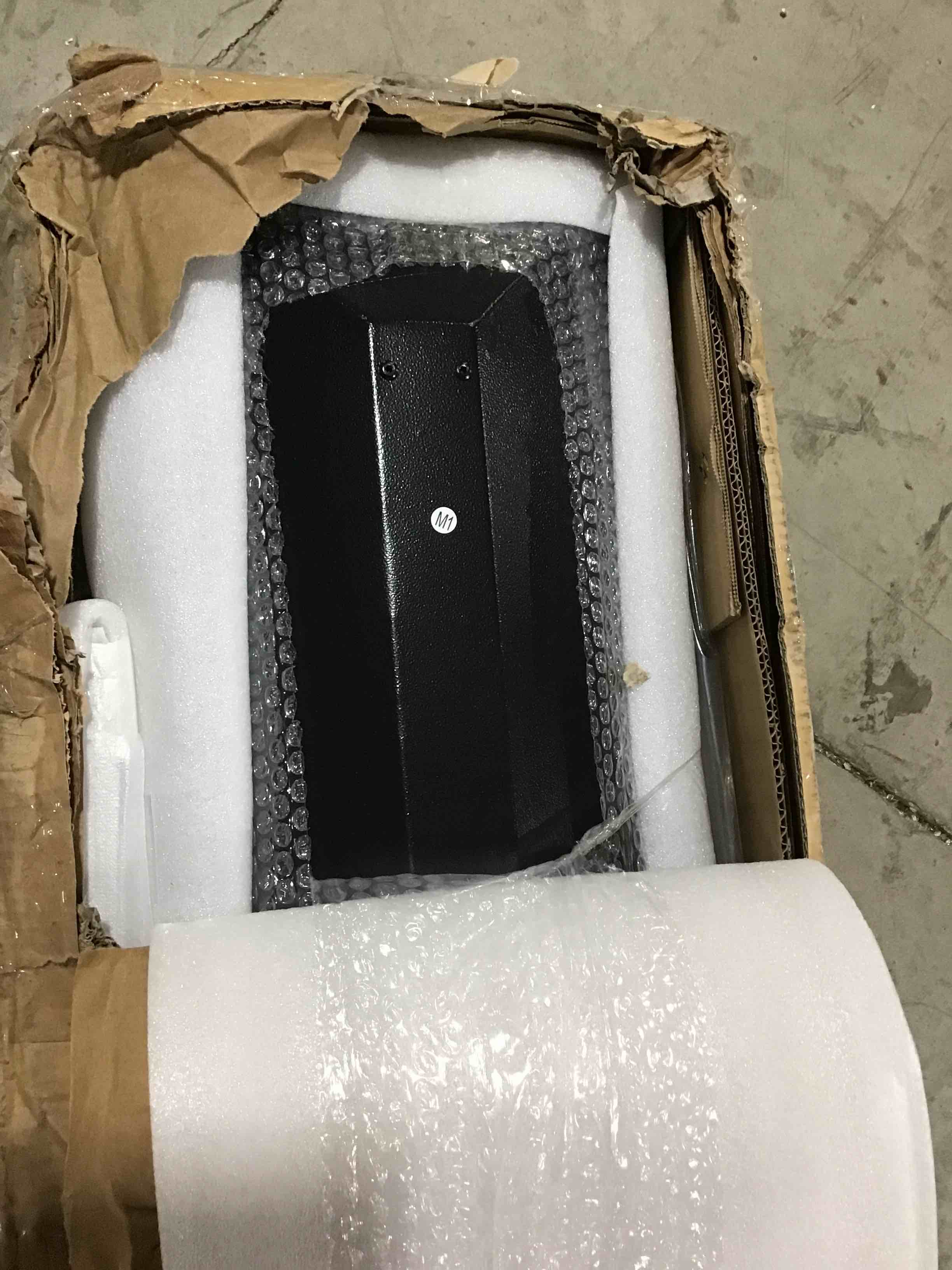 https://s3.amazonaws.com/lotting-images-prod/bidfta/BLU5606205_1700859144400.jpeg