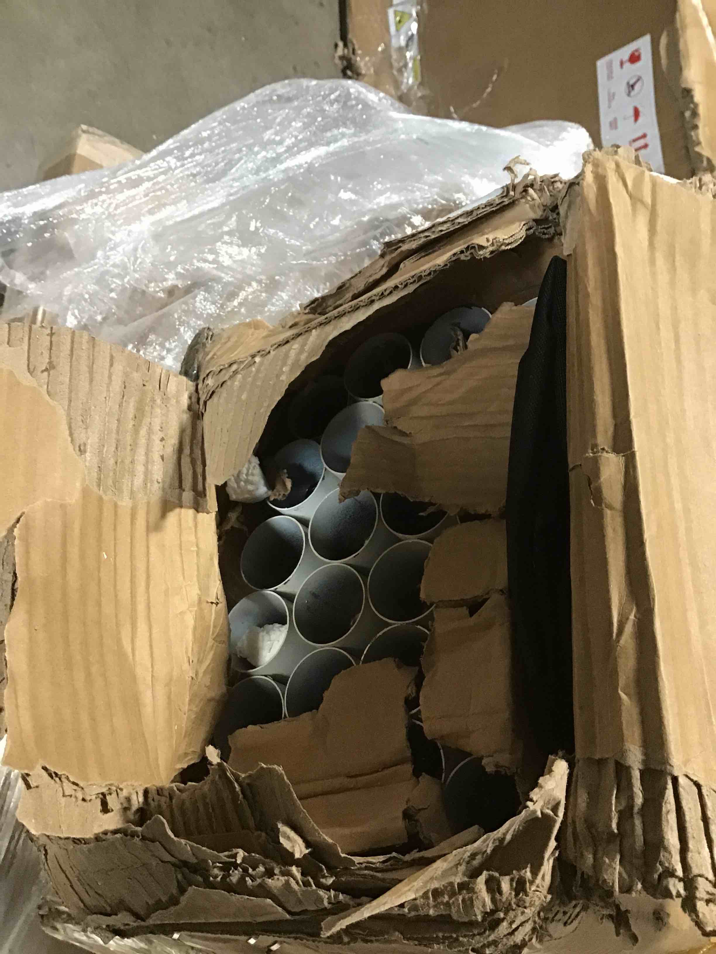 https://s3.amazonaws.com/lotting-images-prod/bidfta/BLU5607731_1700675809636.jpeg