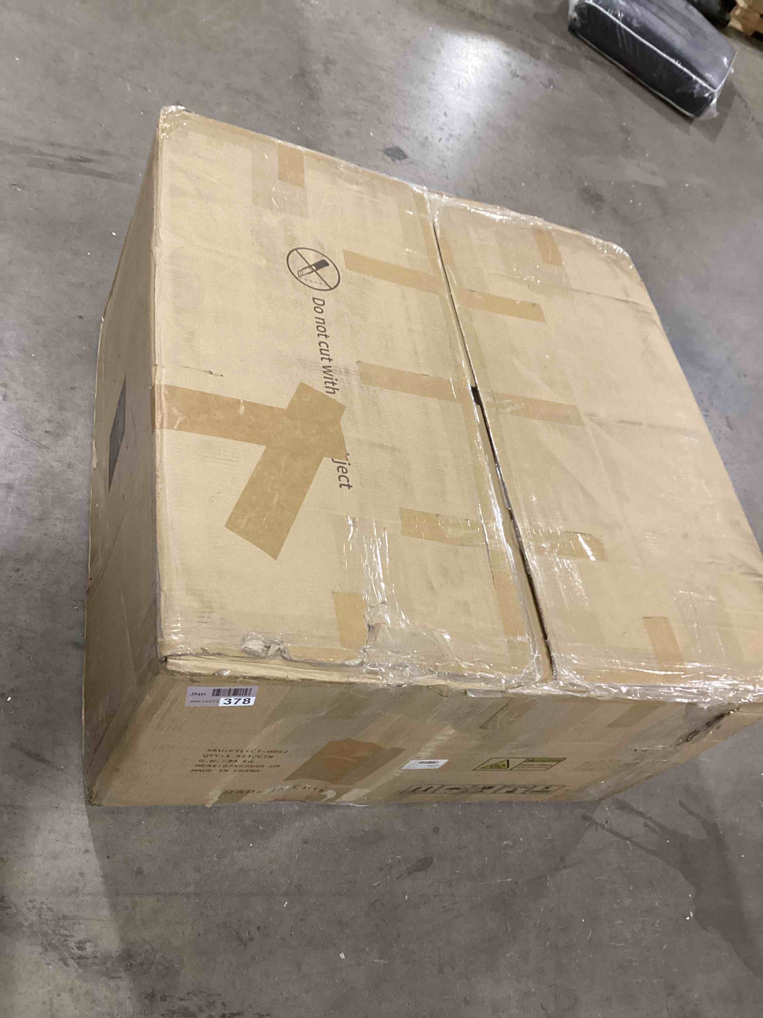 https://s3.amazonaws.com/lotting-images-prod/bidfta/BLU5607909_1701093621209.jpeg