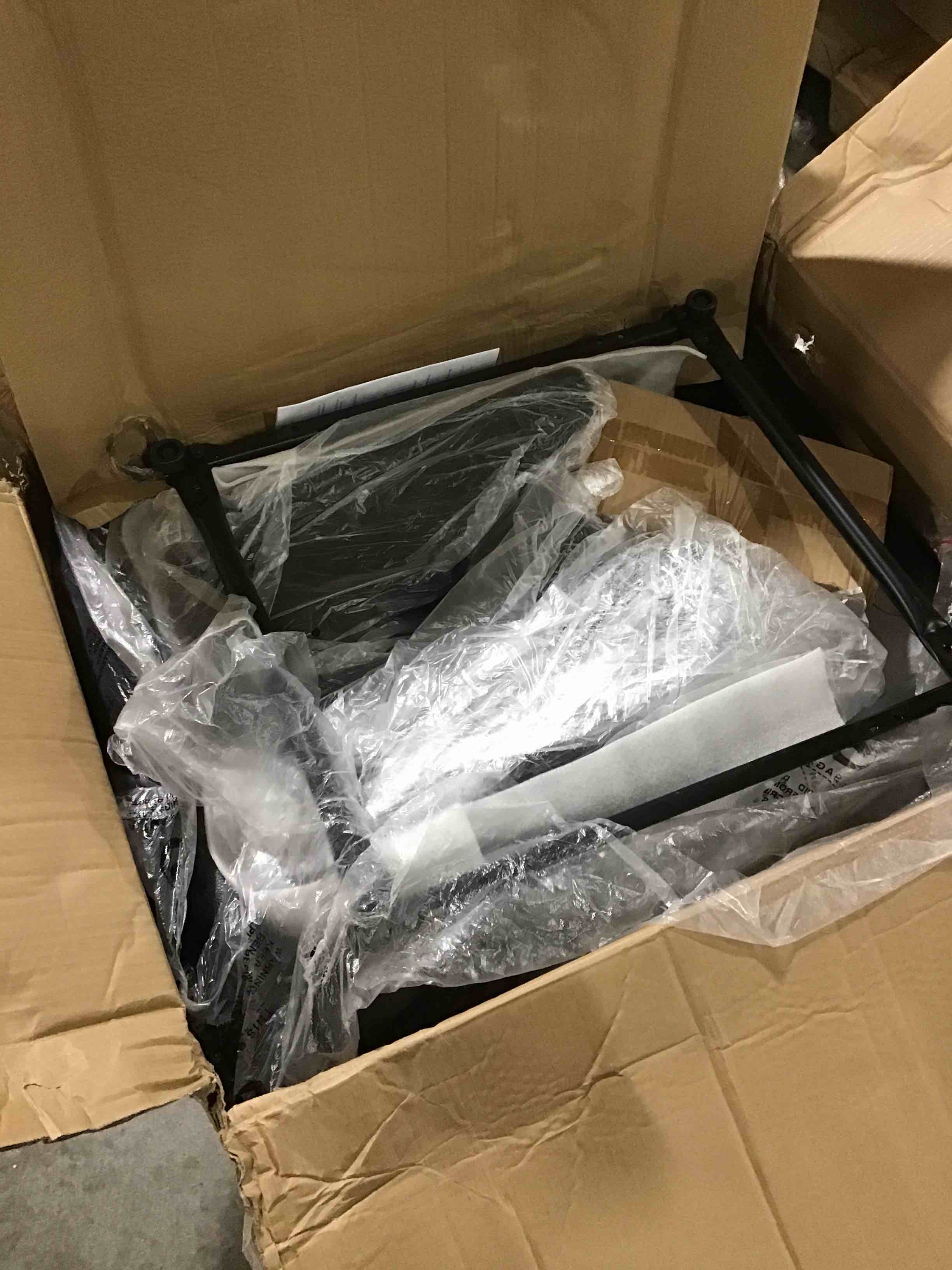 https://s3.amazonaws.com/lotting-images-prod/bidfta/BLU5607923_1701092960154.jpeg