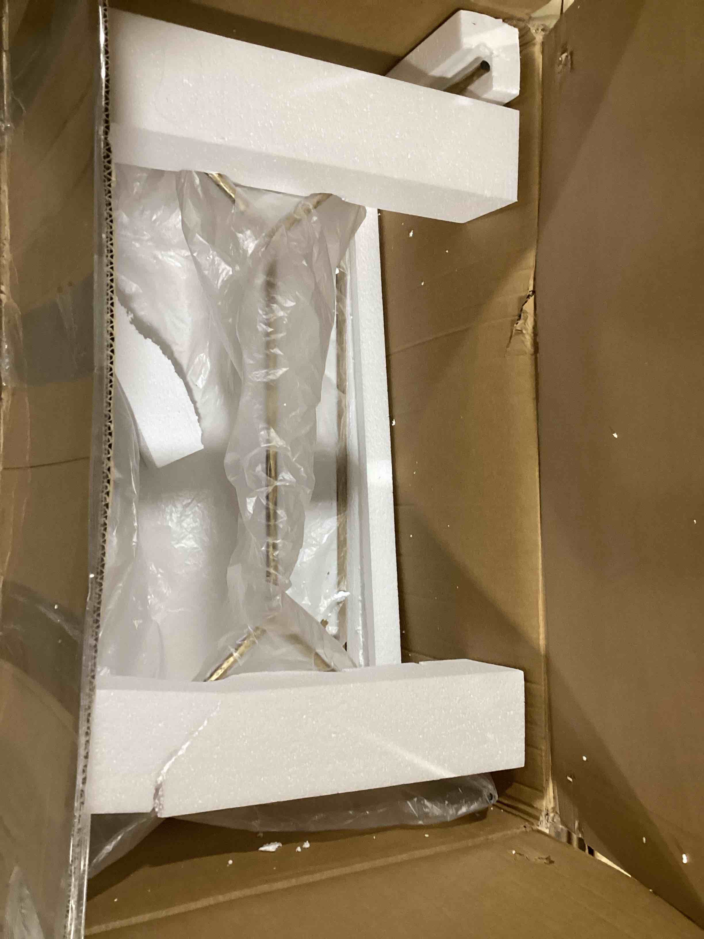 https://s3.amazonaws.com/lotting-images-prod/bidfta/BLU5608531_1701783882998.jpeg