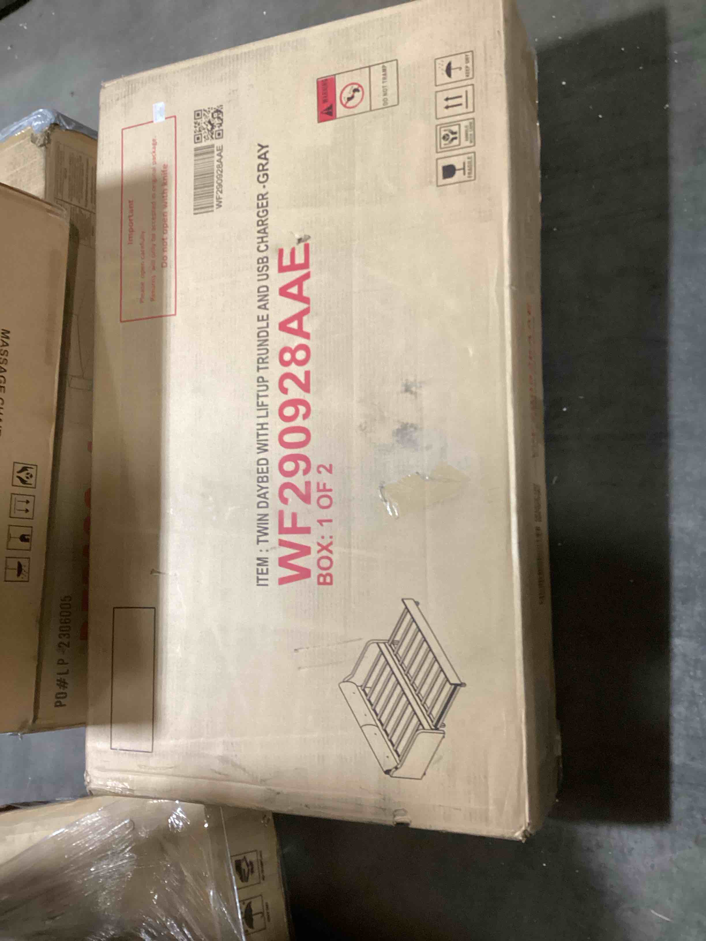 https://s3.amazonaws.com/lotting-images-prod/bidfta/BLU5608545_1701785045338.jpeg
