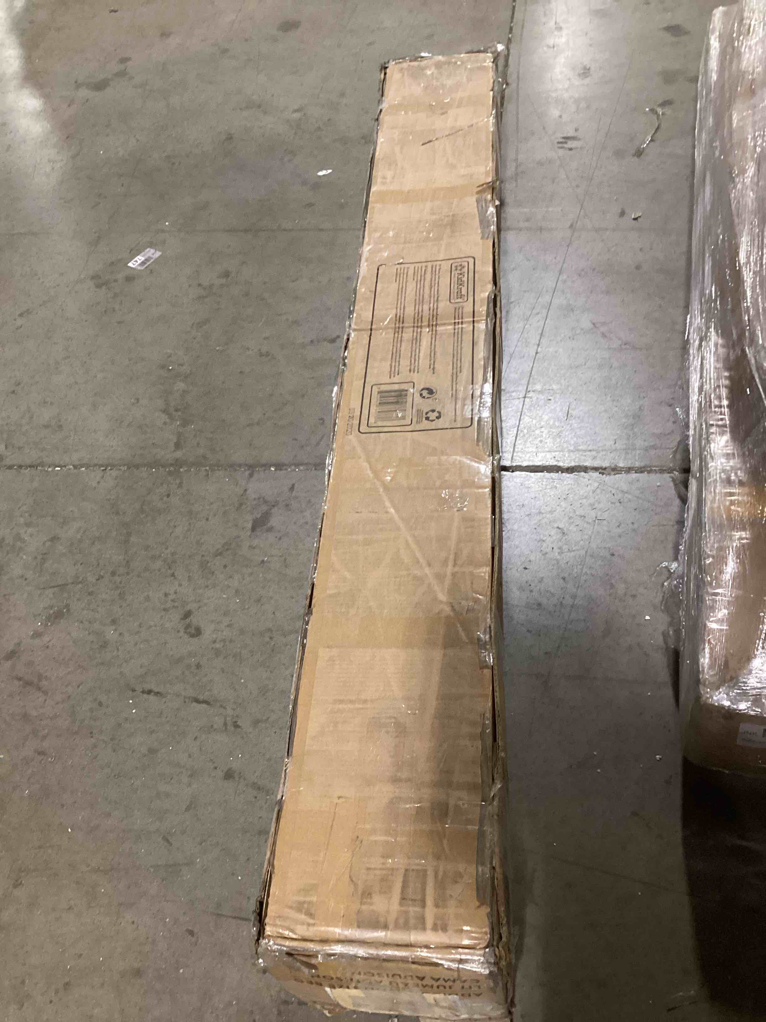 https://s3.amazonaws.com/lotting-images-prod/bidfta/BLU5608893_1701982460266.jpeg